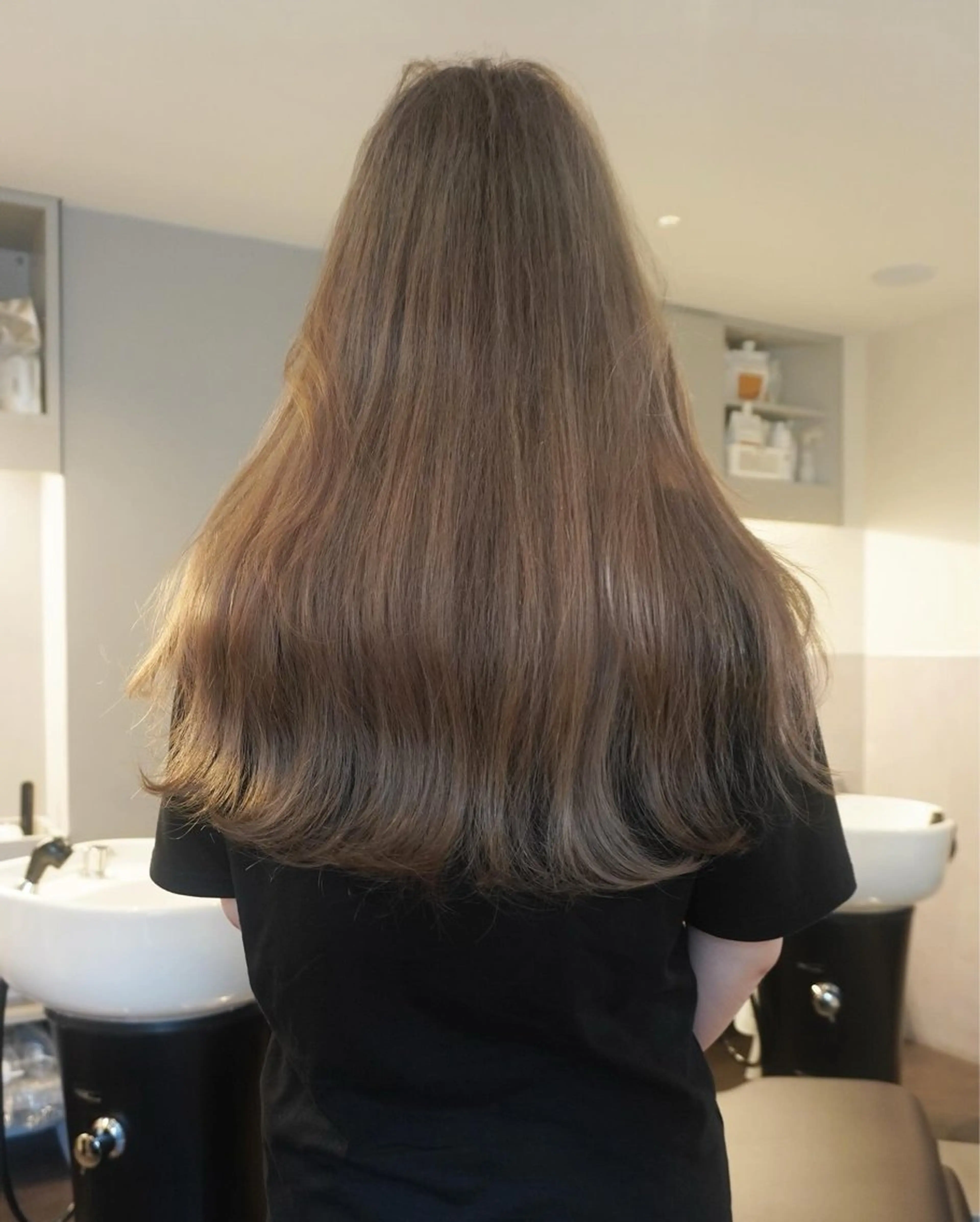 ロング カラー ベージュカラー ブリーチ ダブルカラー ミルクティーベージュ ブリーチなしカラー ヘアカラー トリートメント RAIMA ハイトーン/ベージュのヘアスタイル