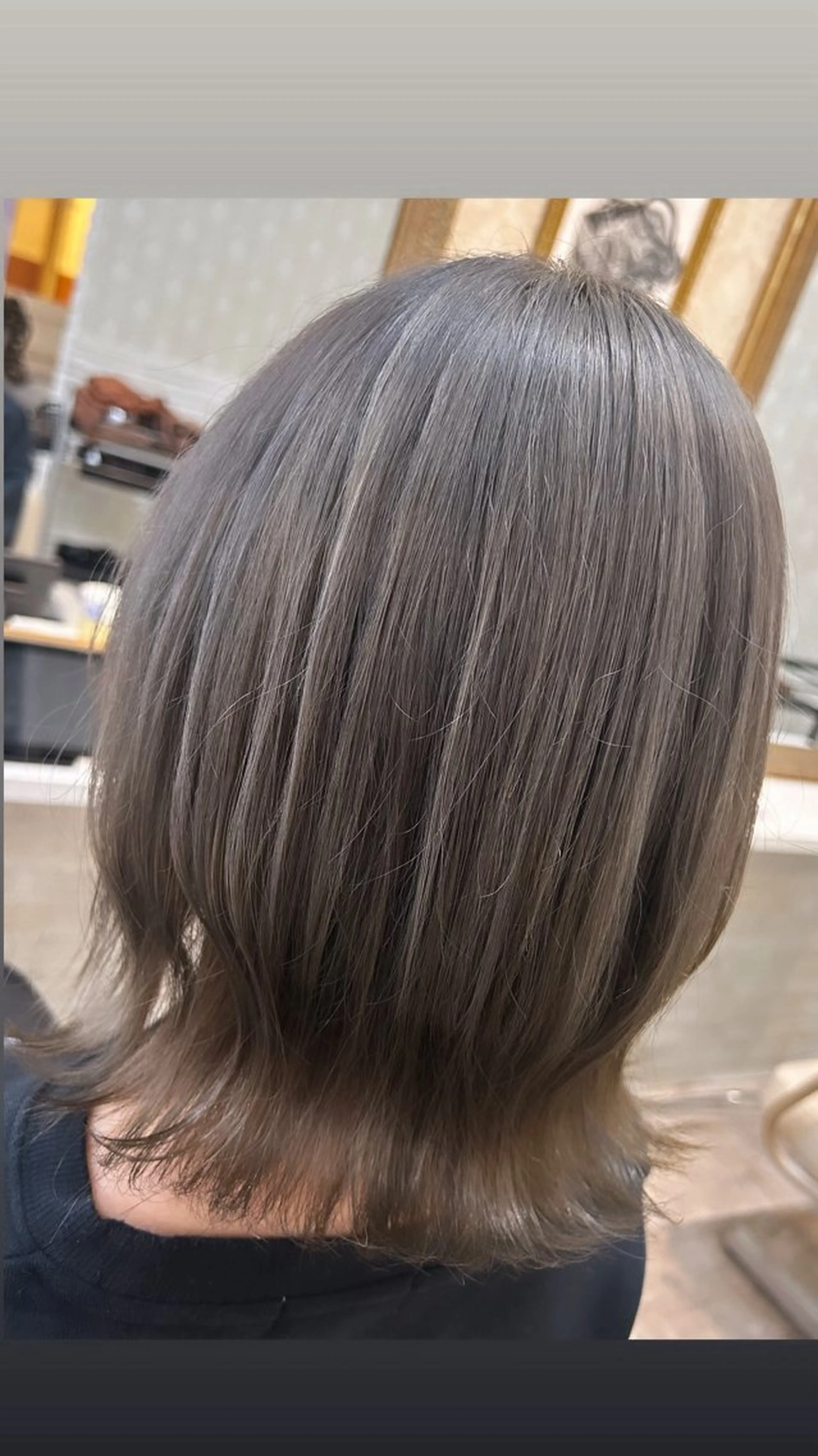 ミディアム カラー ベージュカラー ブリーチ 透明感カラー グレージュ 櫟本 来夢のヘアスタイル