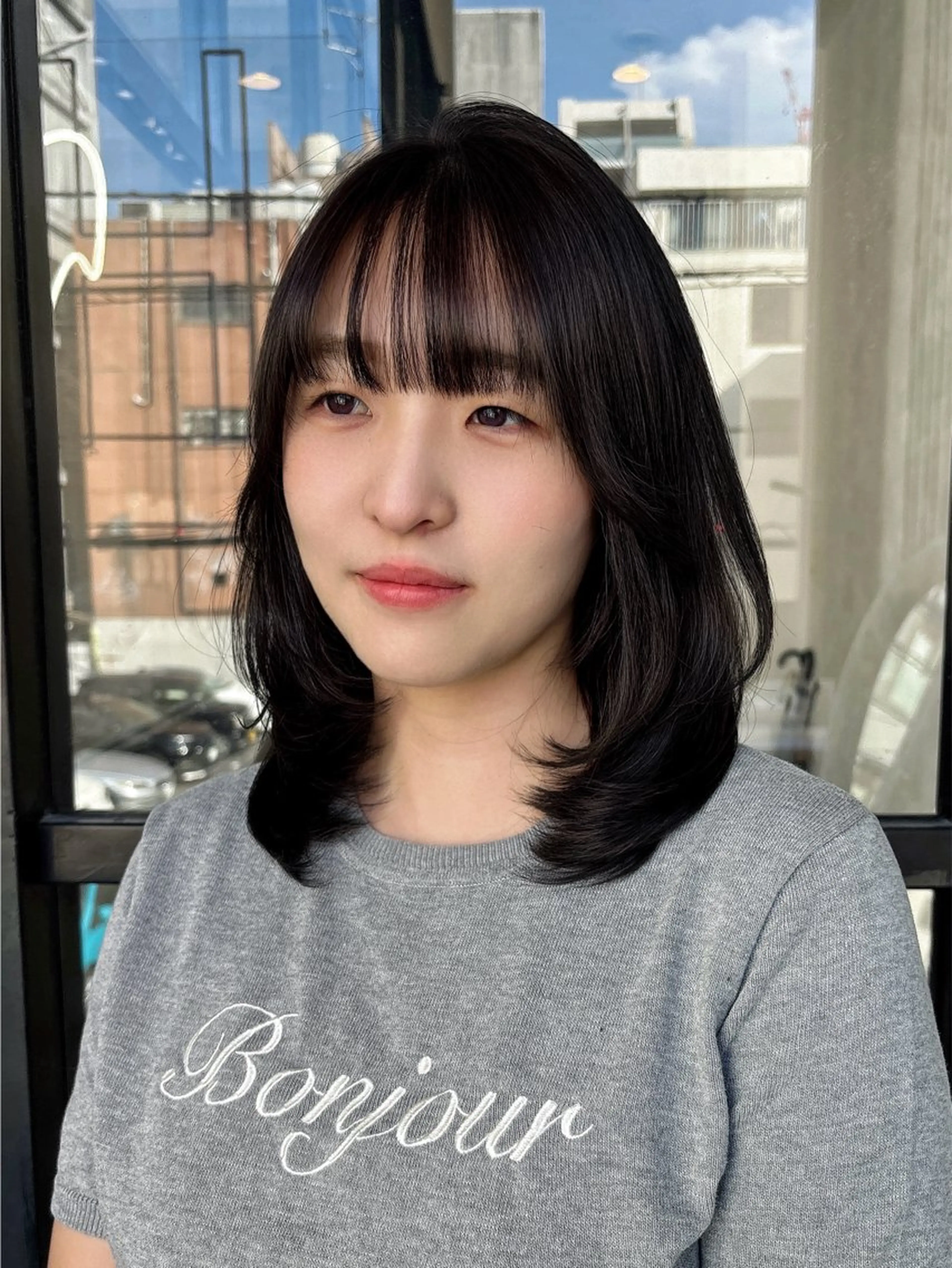 ミディアム ミディアムレイヤー レイヤーカット 小顔カット カット MaisonHALU 松浦光咲のヘアスタイル