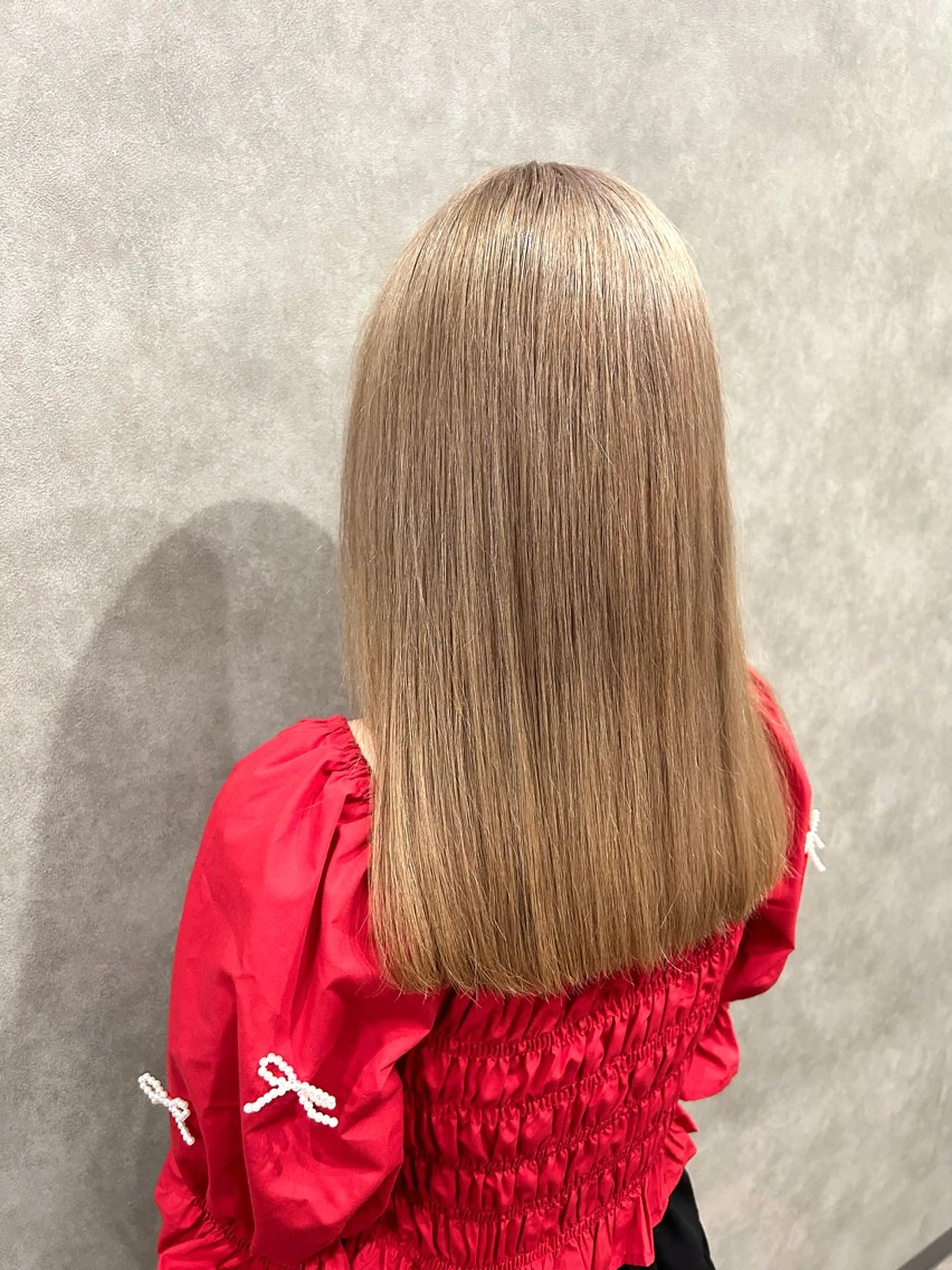 セミロング カラー ベージュカラー ミルクティーベージュ ヘアカラー トリートメント 廣瀬 あずさのヘアスタイル