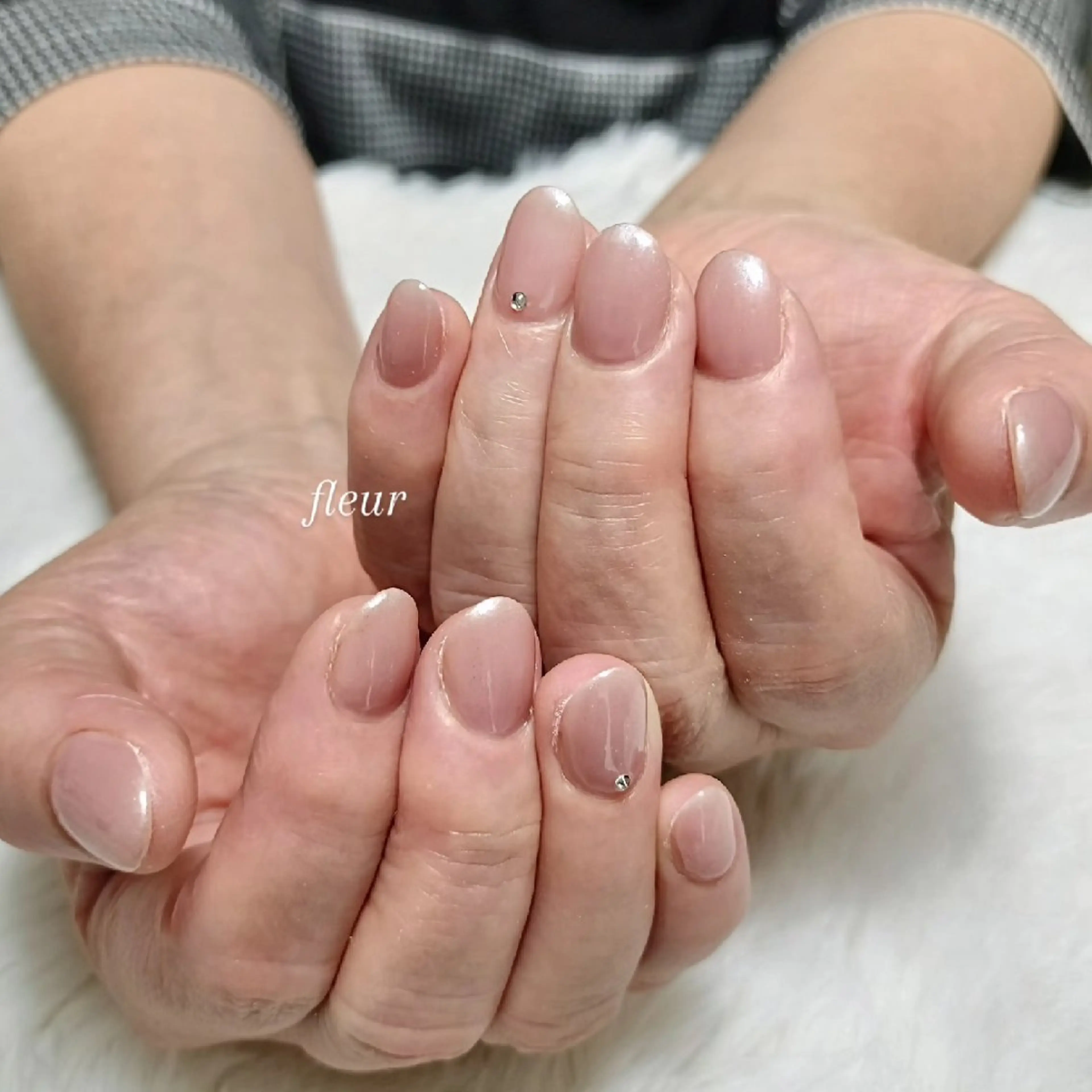 ネイル ワンカラーネイル ピンク ホワイト megumi. sのネイルデザイン