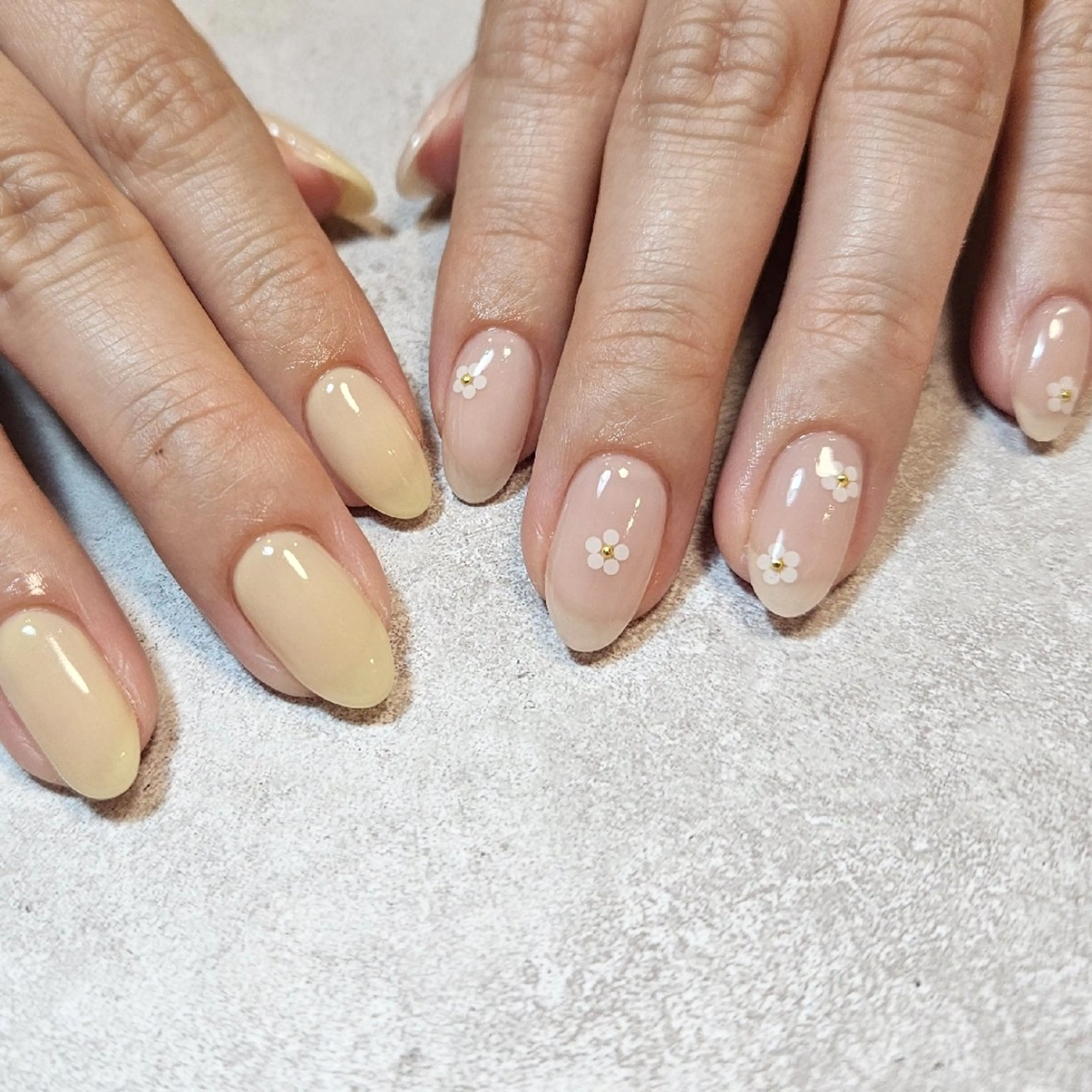 ネイル ホログラムネイル ワンカラーネイル 春ネイル ハンドネイル Nailsalon manoのネイルデザイン