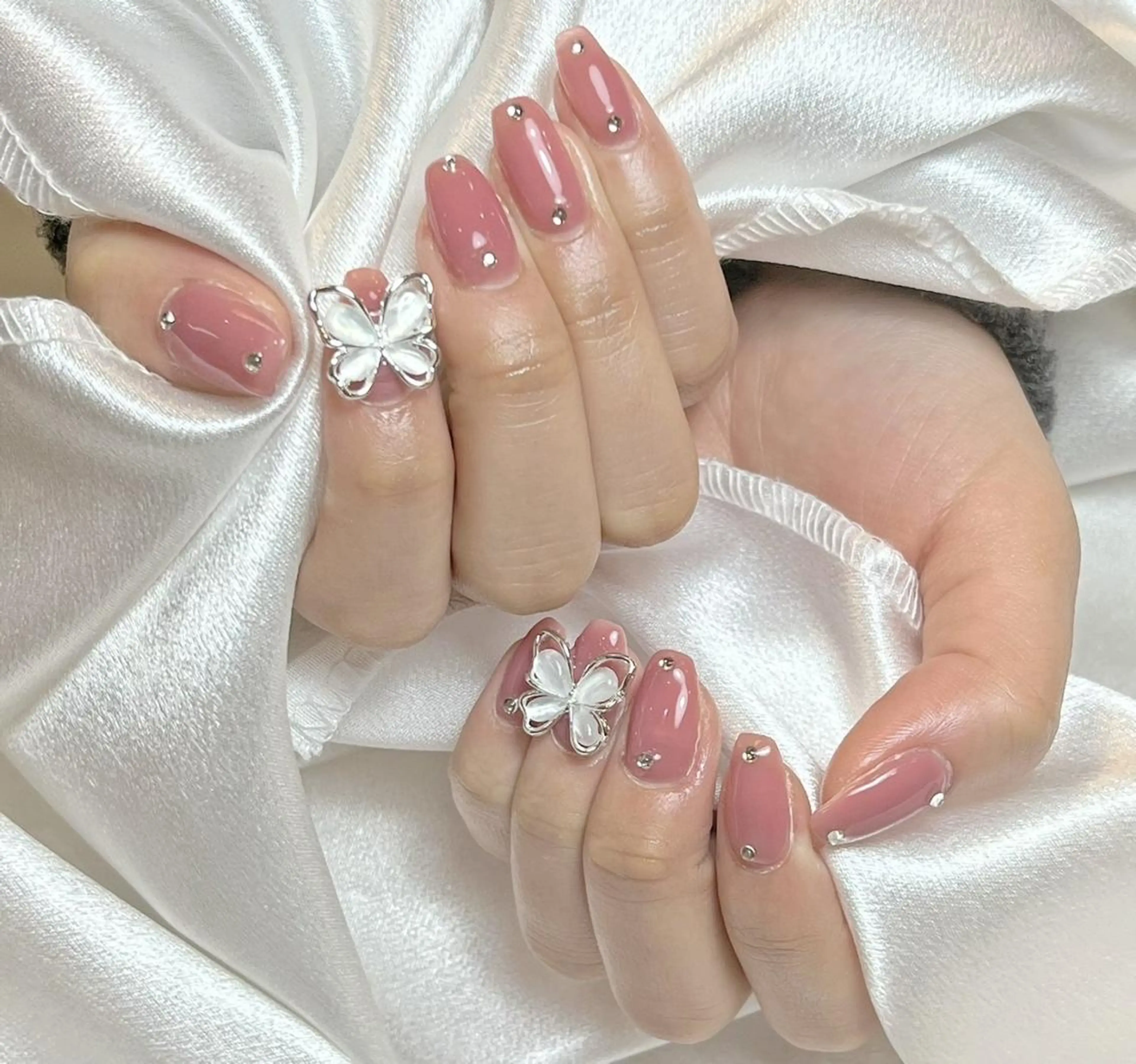 ネイル RAFFINE 月🦋🩵のネイルデザイン