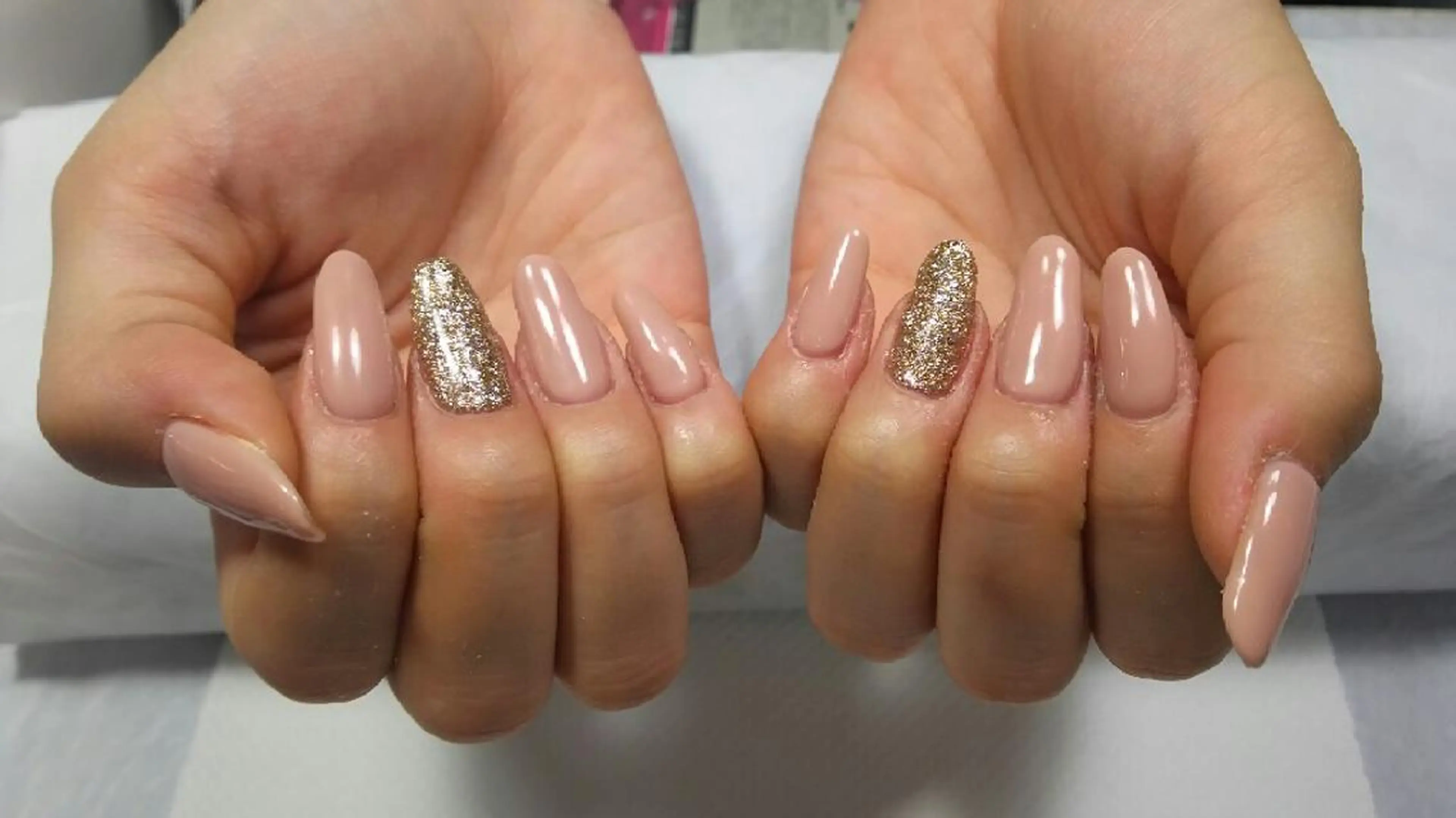ネイル ゴールド ピンク ピンクベージュ ネイルサロン ショコラのネイルデザイン