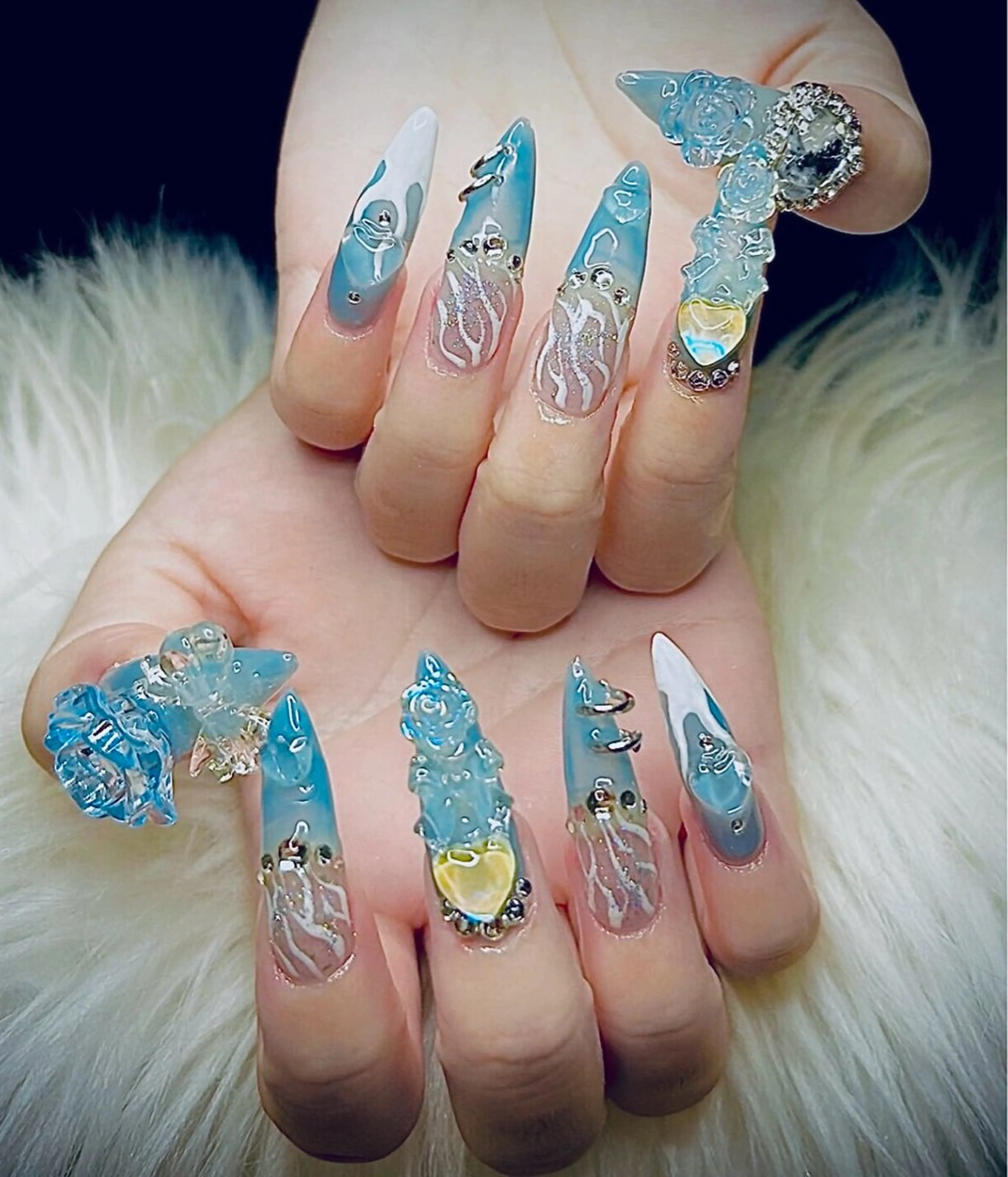 ジェルスーパーロングチップ長さ出し➕10本アートストーン付け放題の写真