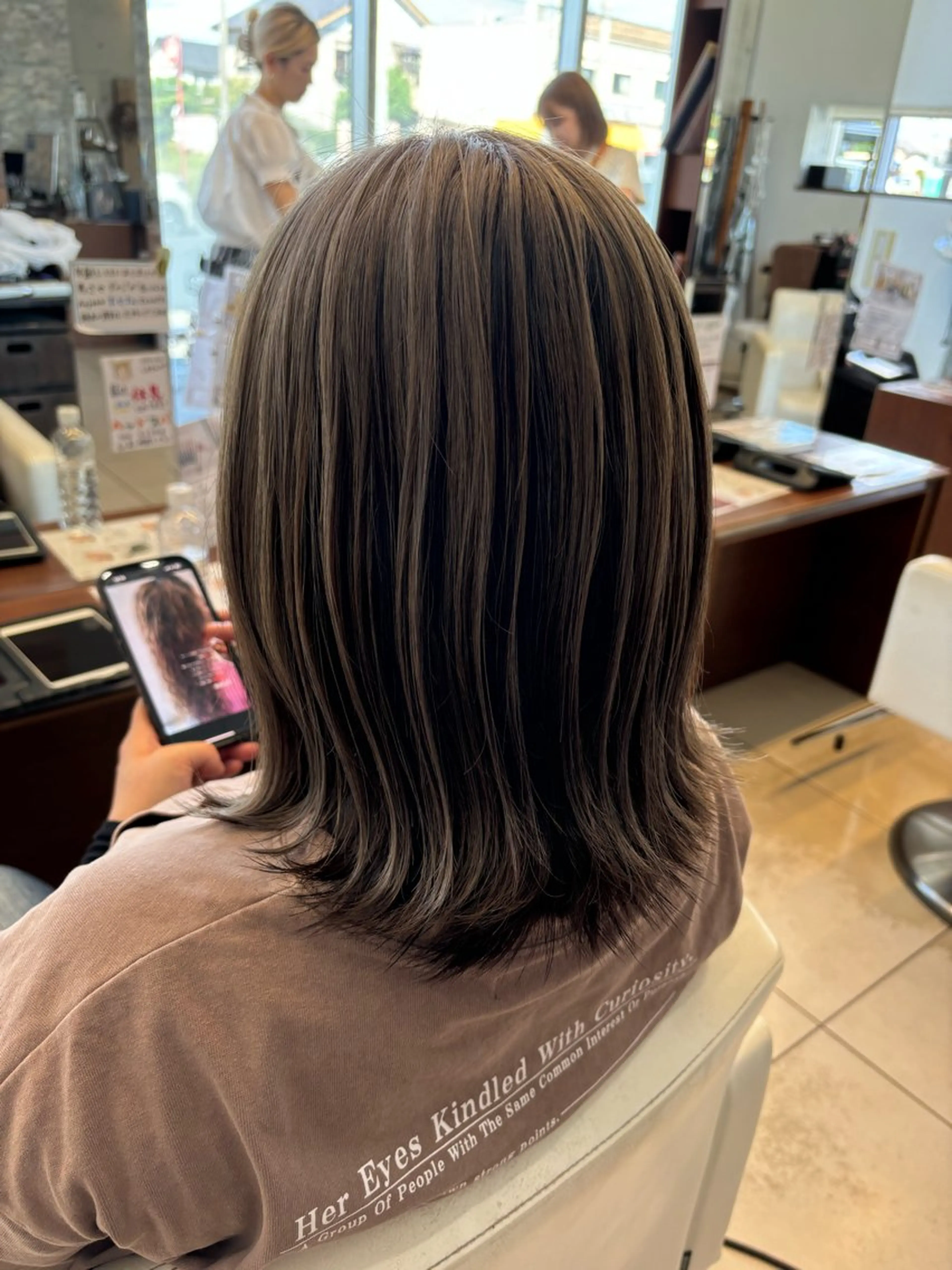 ミディアム カラー 水野 志保のヘアスタイル