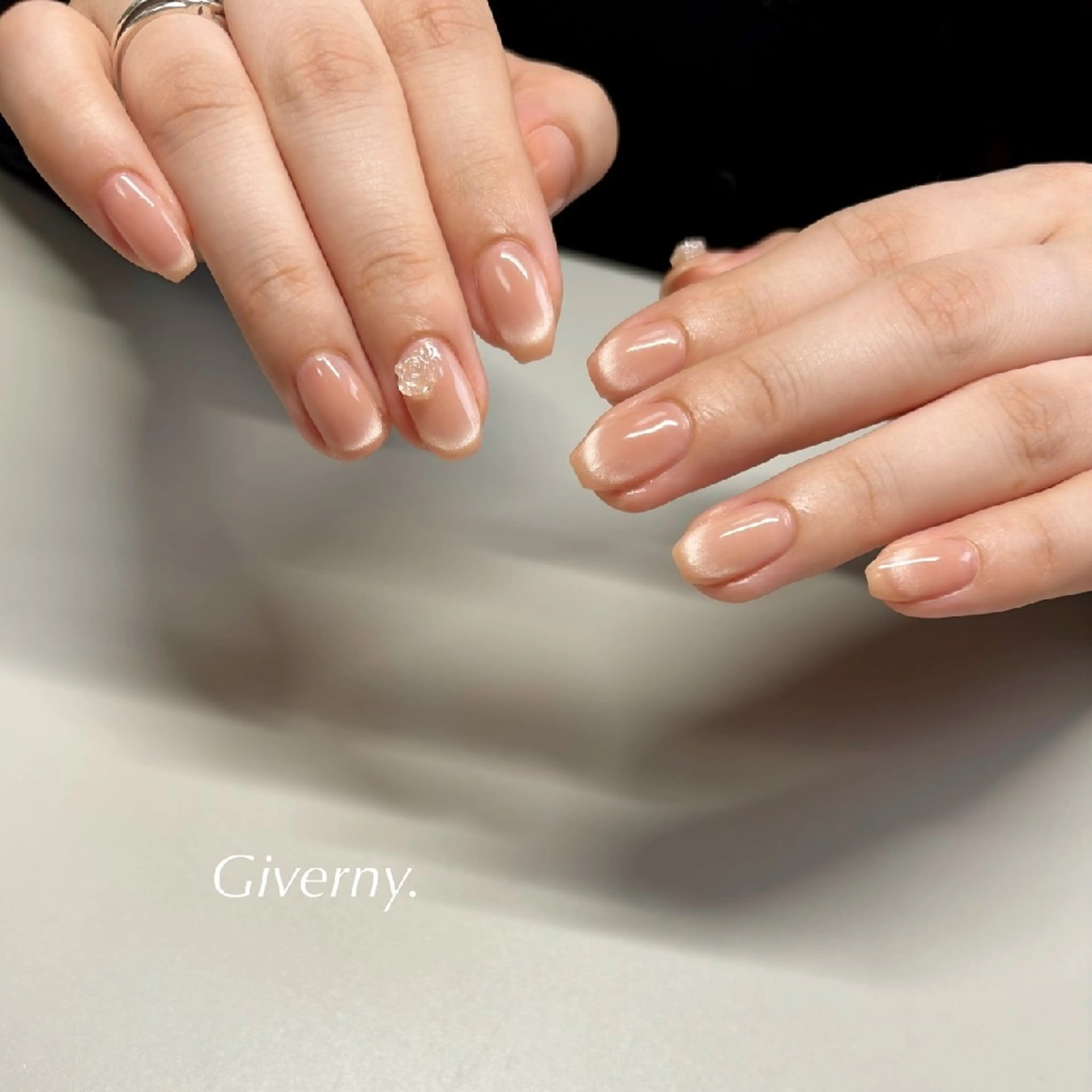 ネイル マグネットネイル オフィスネイル 春ネイル ハンドネイル Giverny .のネイルデザイン