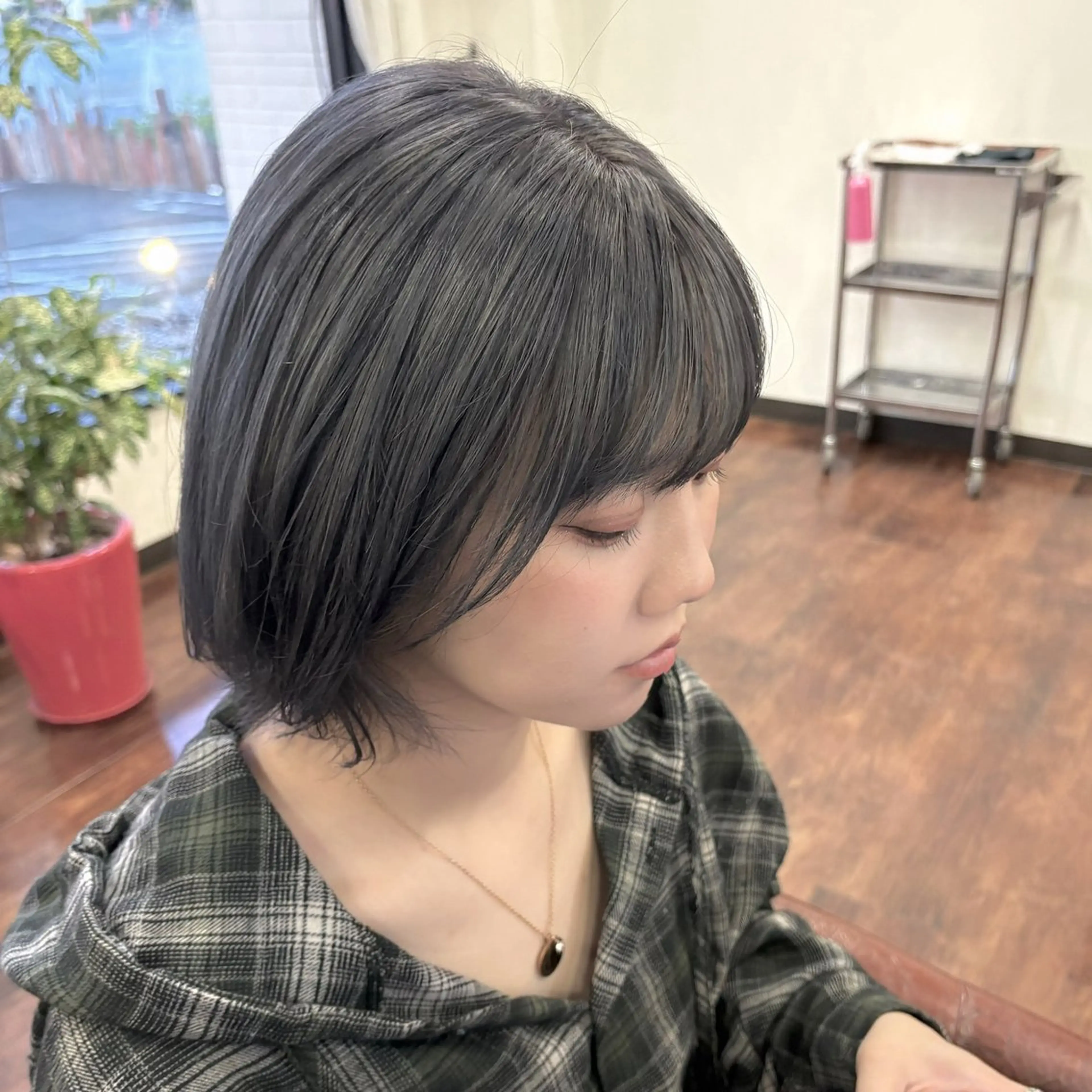 ミディアム カラー シルバー ボブ Rita hair make所属・春日 涼太のヘアスタイル