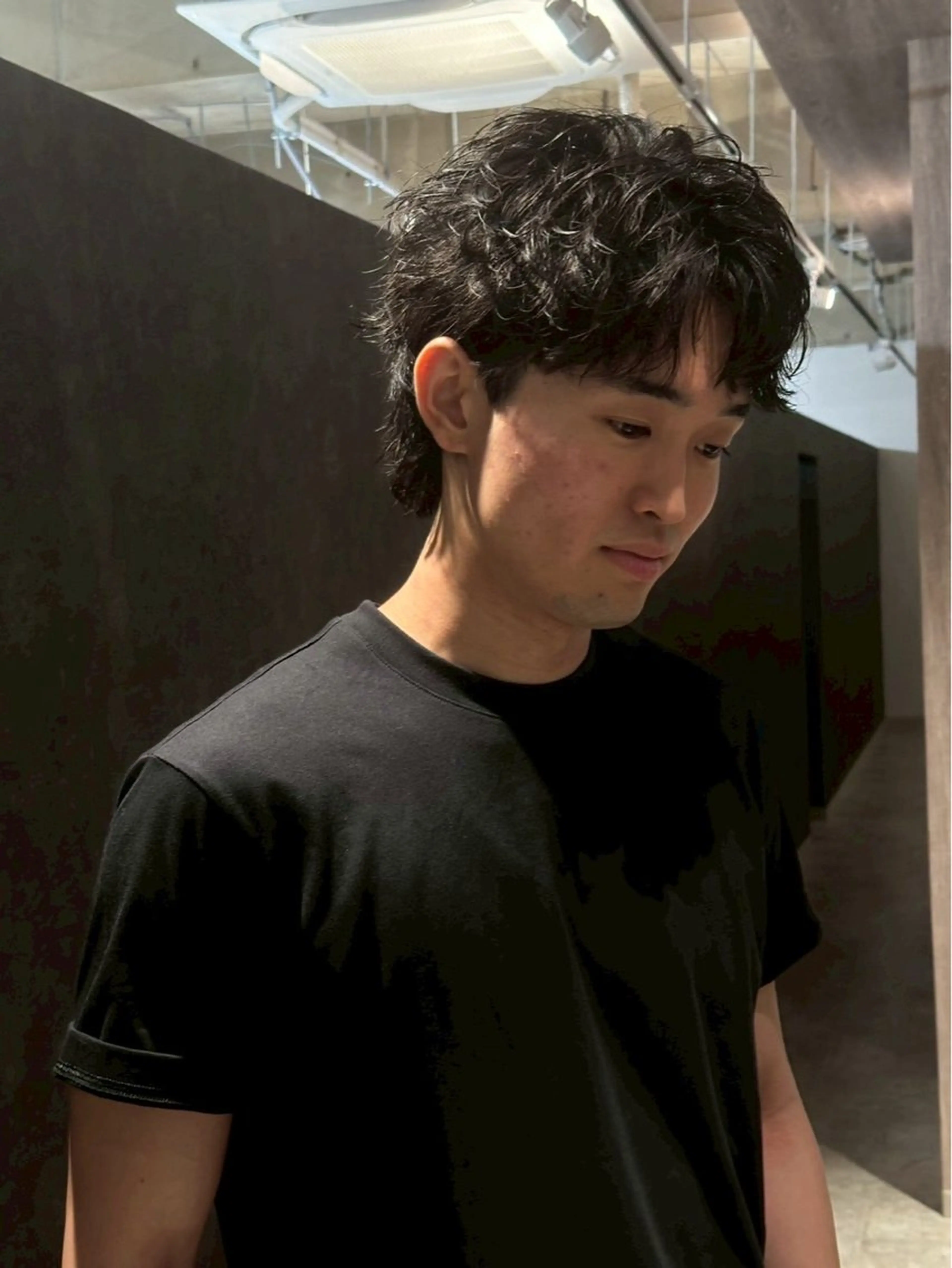 ショート パーマ メンズ メンズブリーチ センターパート フェードカット フェザーパーマ メンズハイライト カット パーマ トリートメント 金山駅前/メンズ パーマ/真柄 恒輝のヘアスタイル