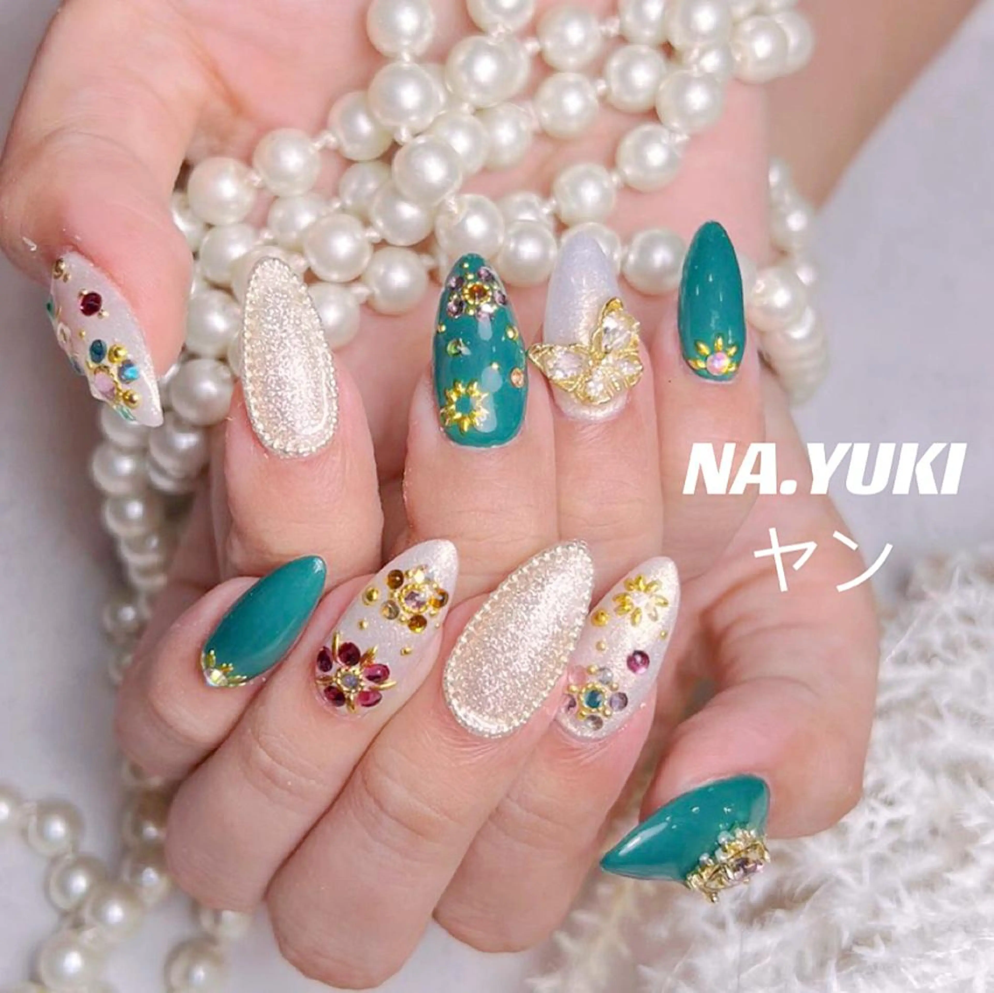 ネイル 🦋 Queenieのネイルデザイン