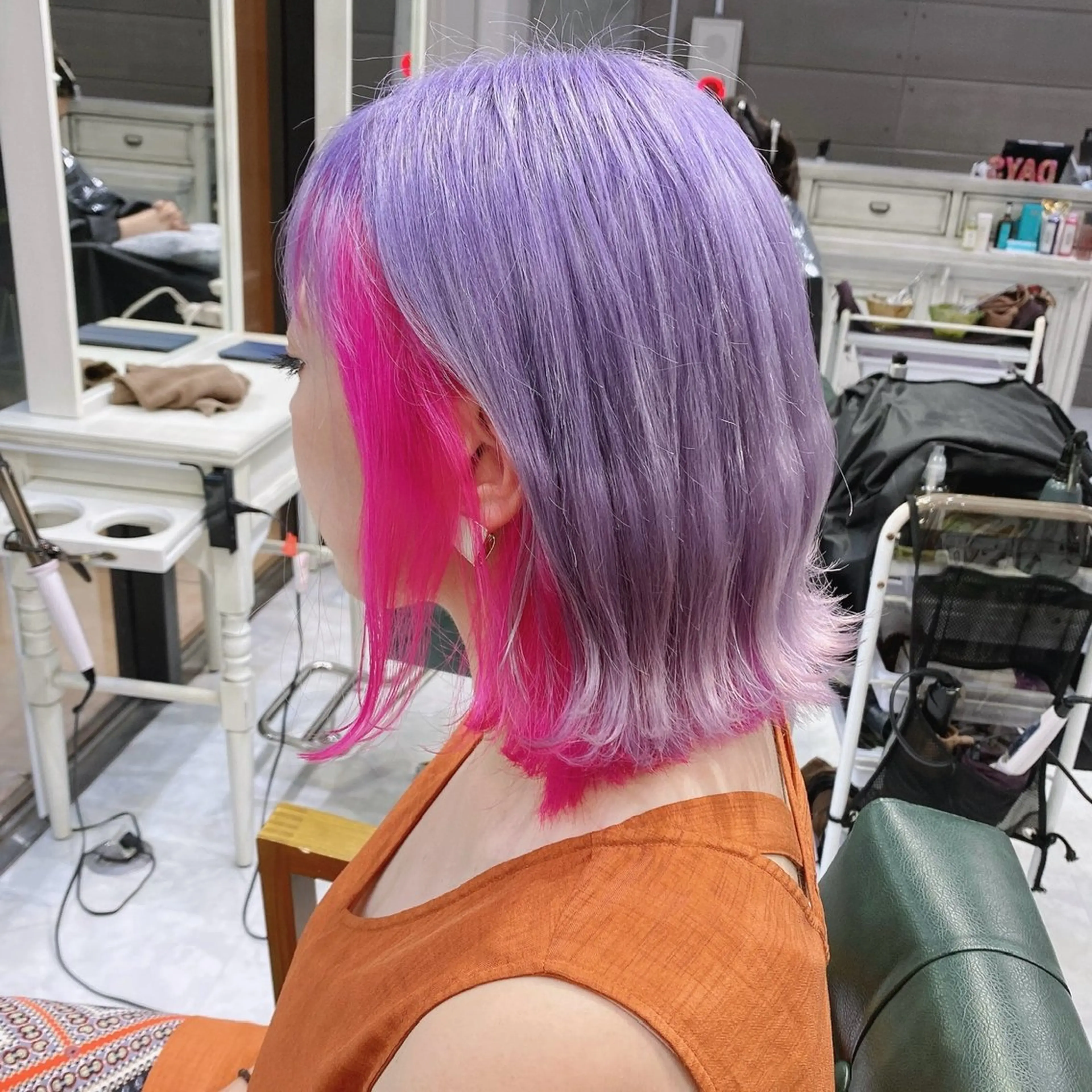 ミディアム カラー ブリーチ デザインカラー ハイトーンカラー インナーカラー ラベンダーカラー ヘアカラー トリートメント DAYS Men’sのヘアスタイル