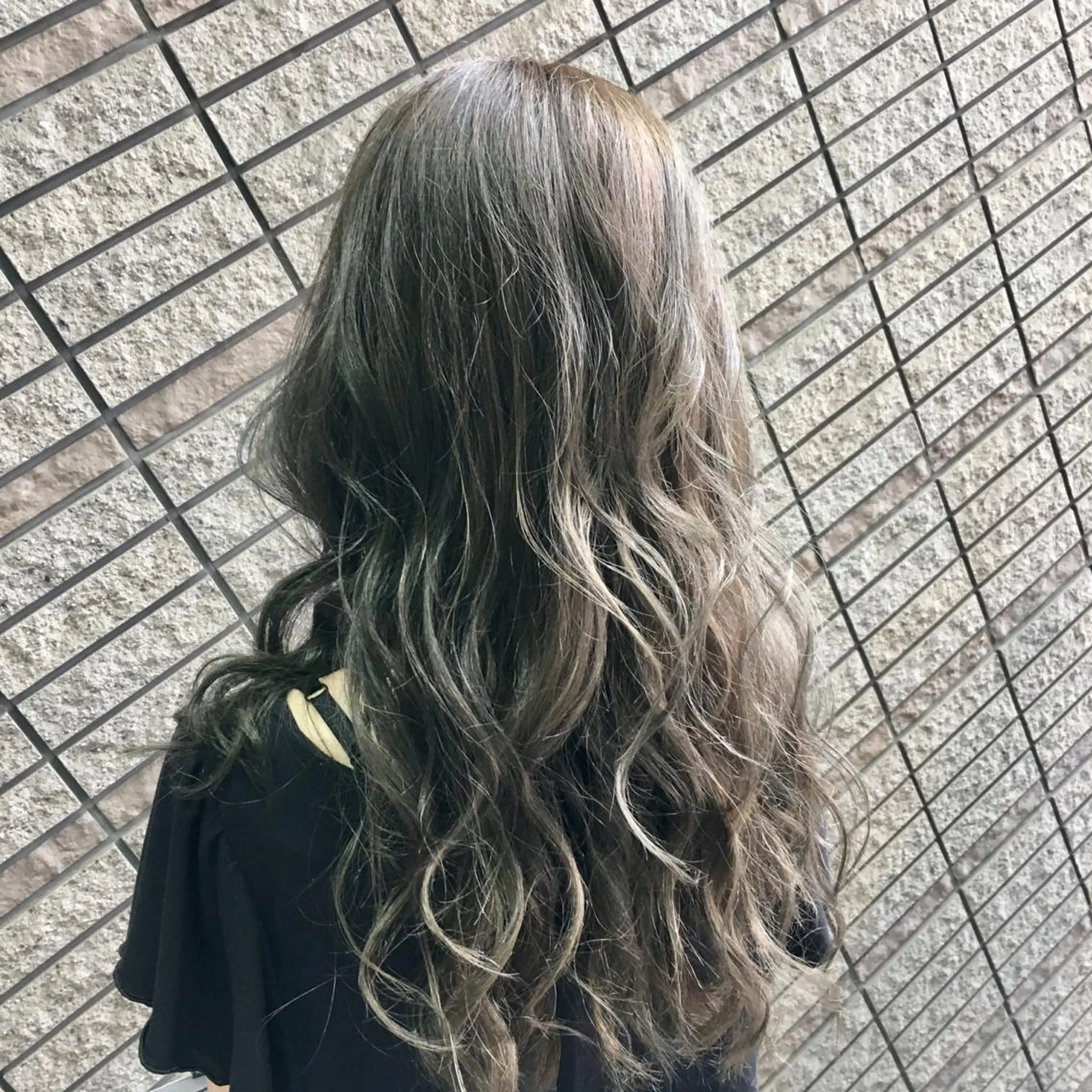 ロング カラー グレージュ イルミナカラー 外国人風カラー カット ヘアカラー N° jillva ♦️川端裕司♦️のヘアスタイル