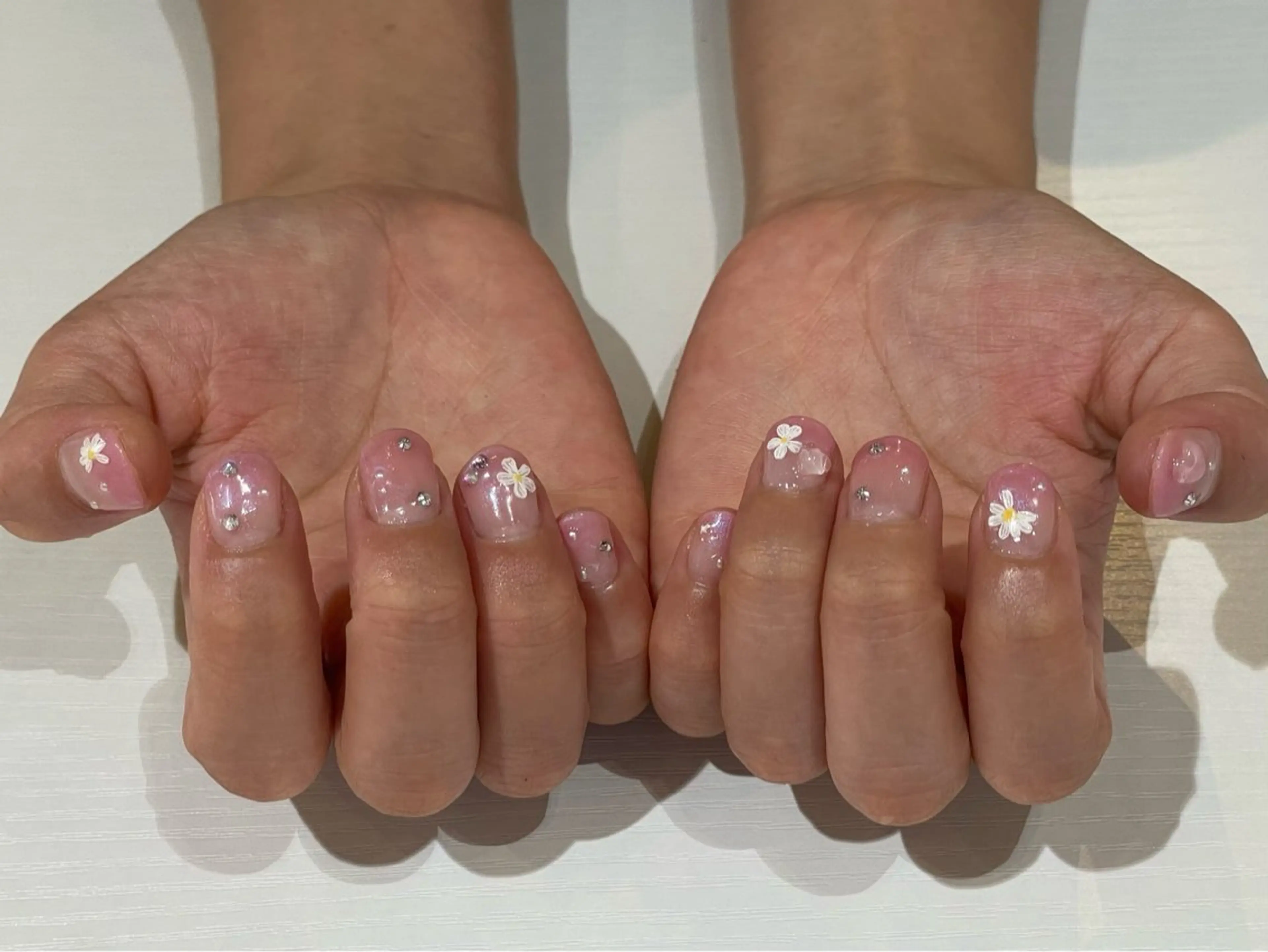 ネイル グラデーション ピンク ショートネイル ハンドネイル En,(エン)所属・吉田 琳のネイルデザイン