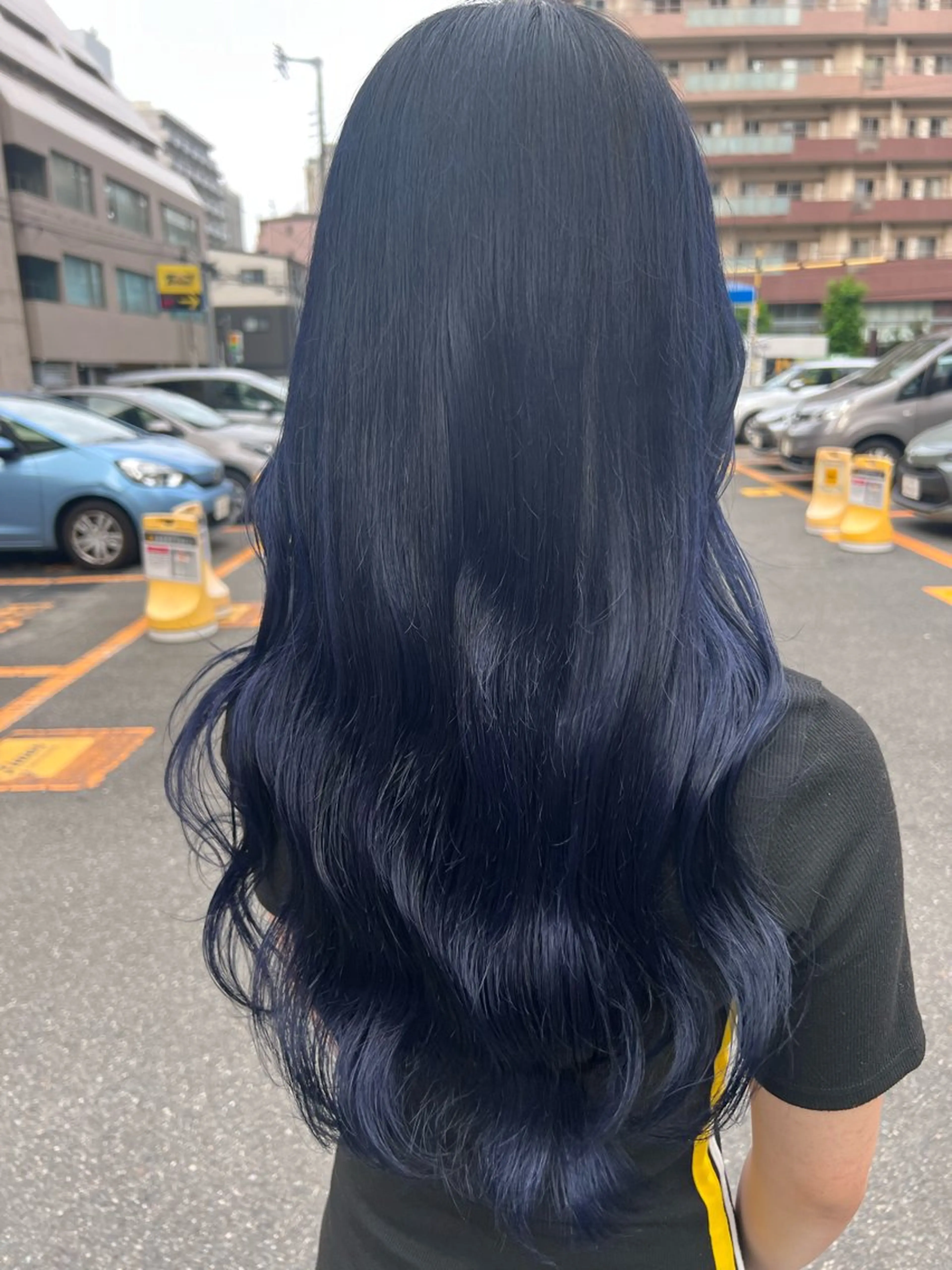 ロング カラー 黒髪 ブルーカラー ブルーブラック ネイビーカラー chloe 【クロエ】のヘアスタイル