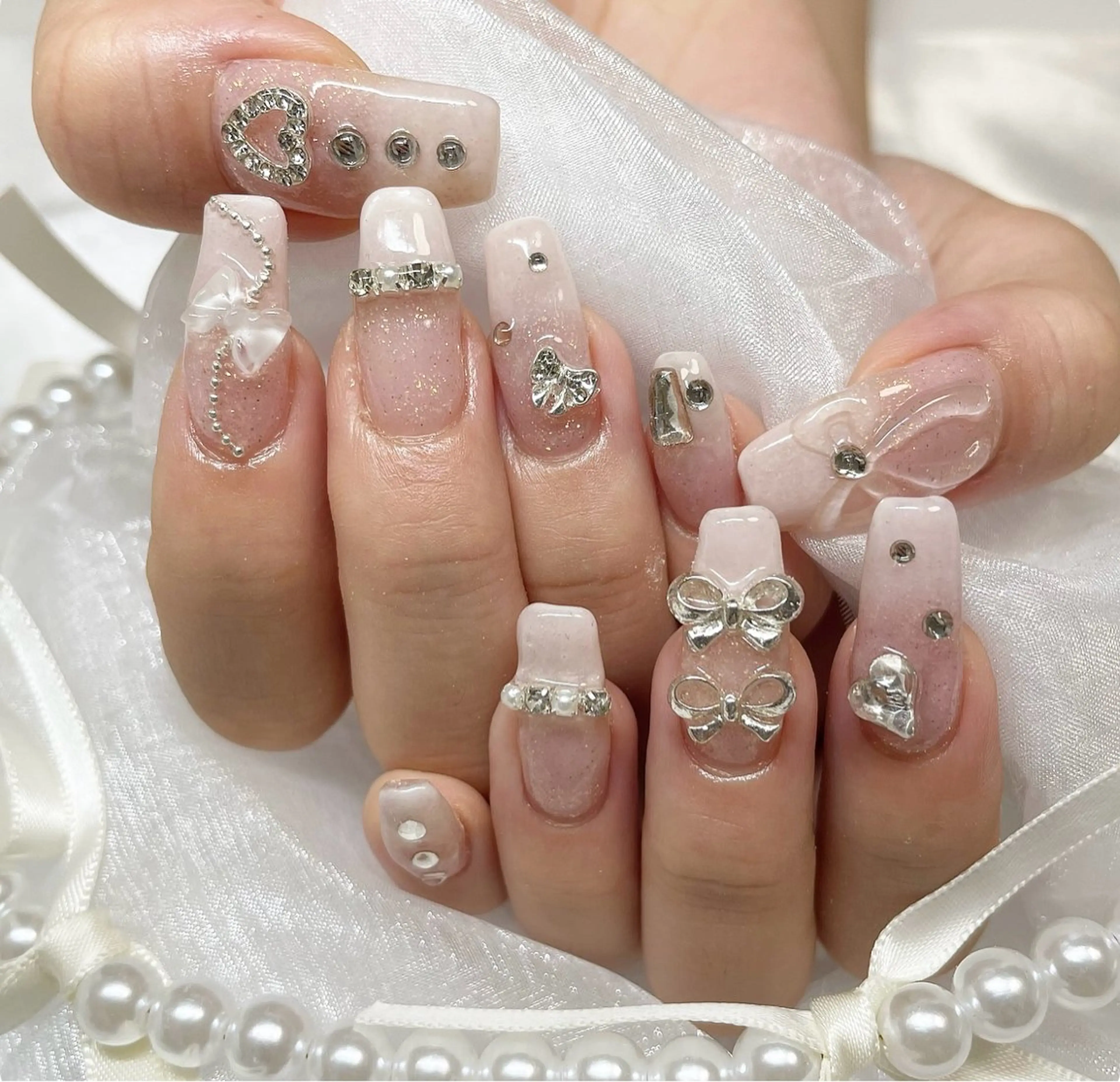 ネイル ジェルネイル 韓国ネイル 持ち込み ワンカラーネイル リボン ハンドネイル fiore nail 🦋のネイルデザイン