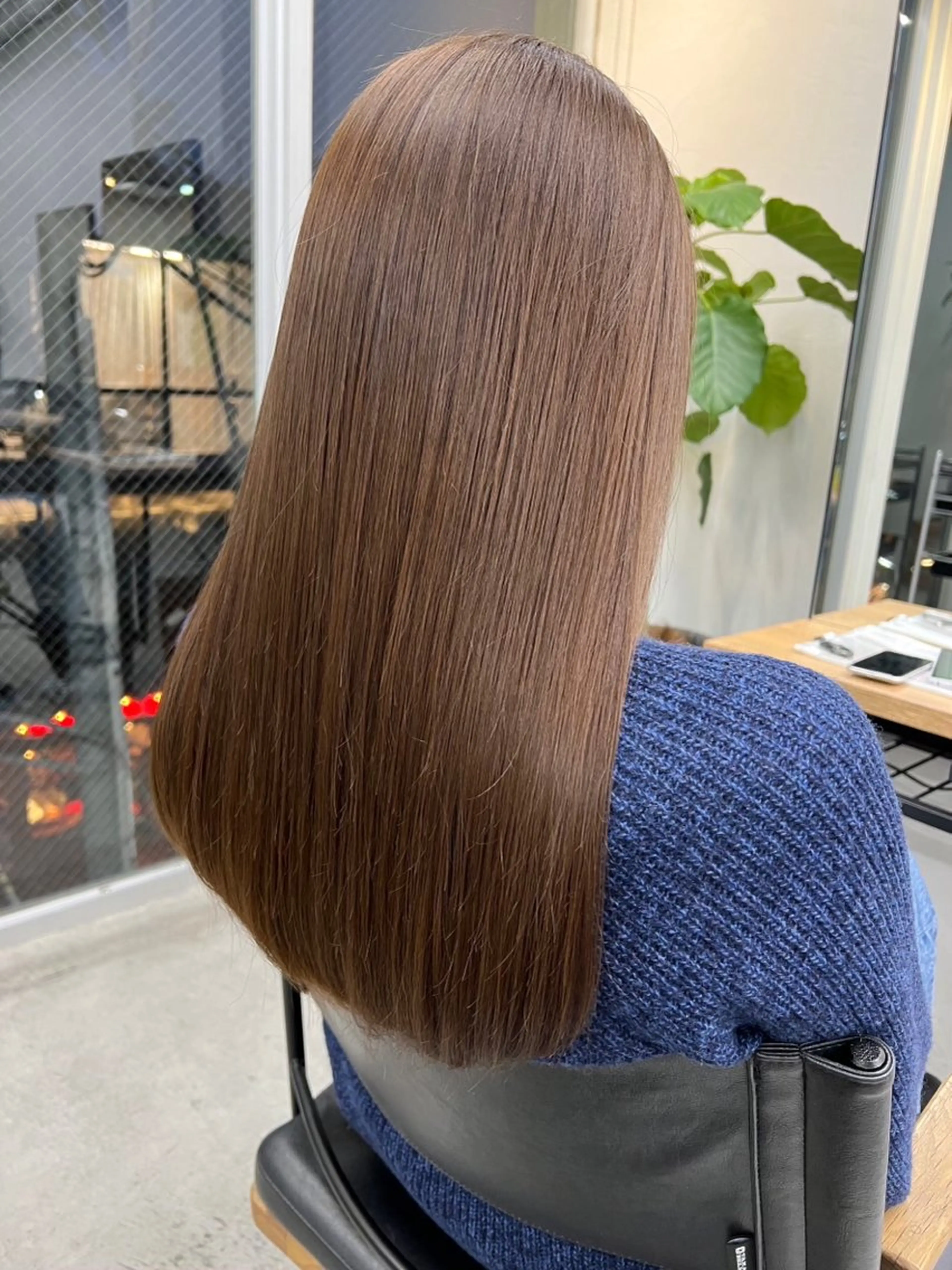 ロング 坂齋大地／レイヤー/ ミルクティーのヘアスタイル