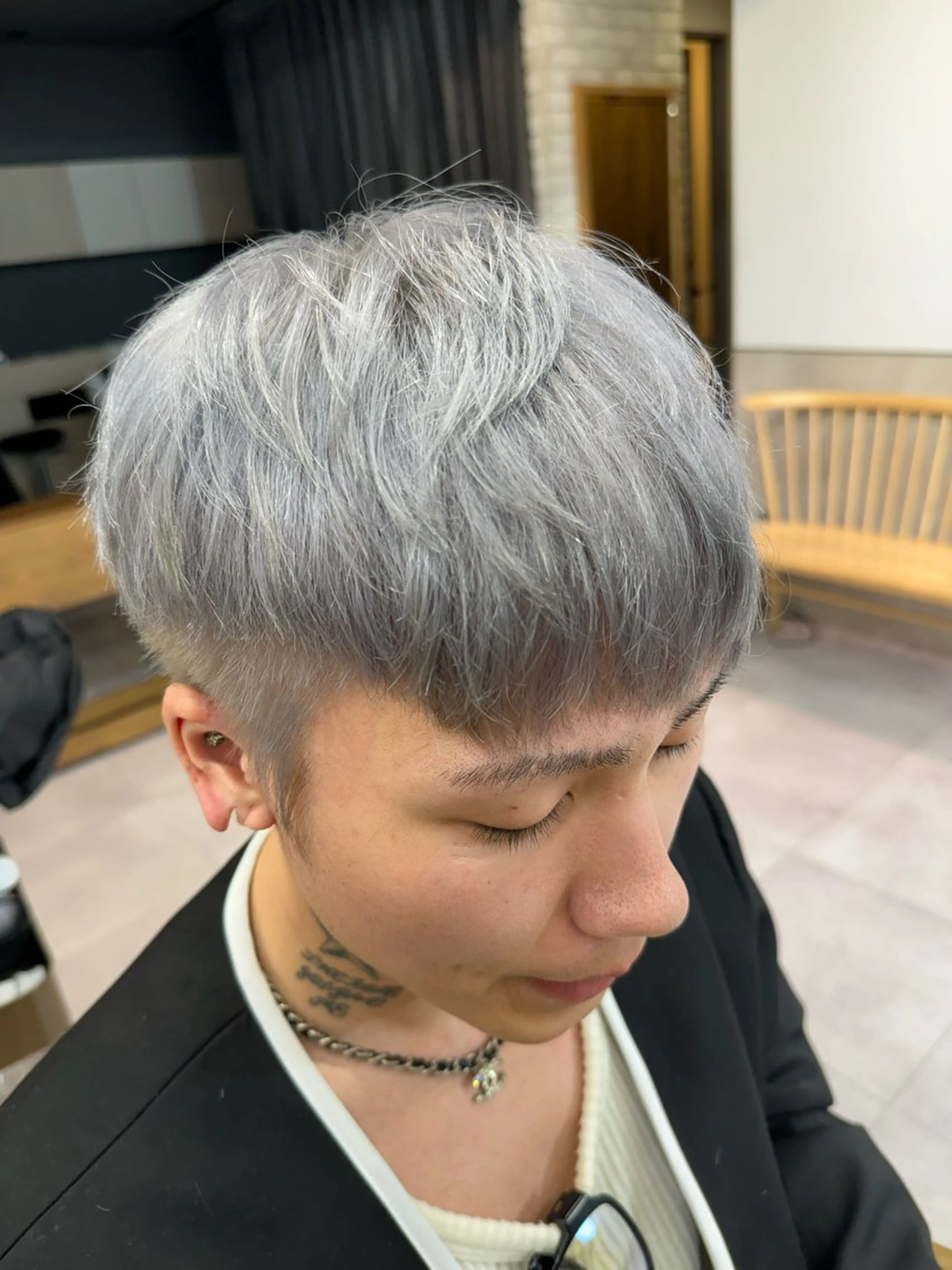 ショート カラー メンズ メンズブリーチ ブリーチ シルバー ヘアカラー トリートメント 縮毛矯正/艶カラー /髪質改善/せいぎのヘアスタイル