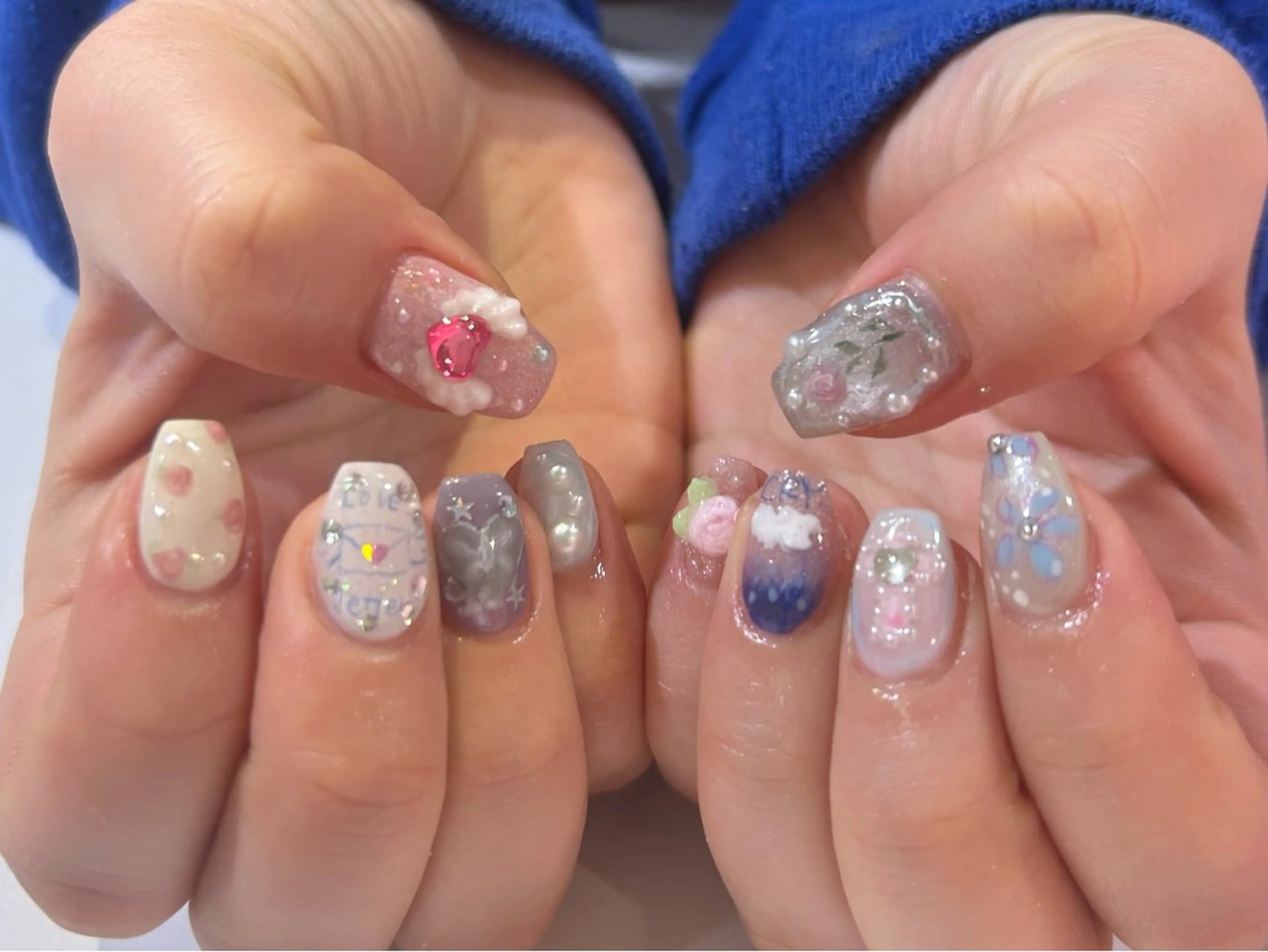 Nanami 🌛のネイルデザイン