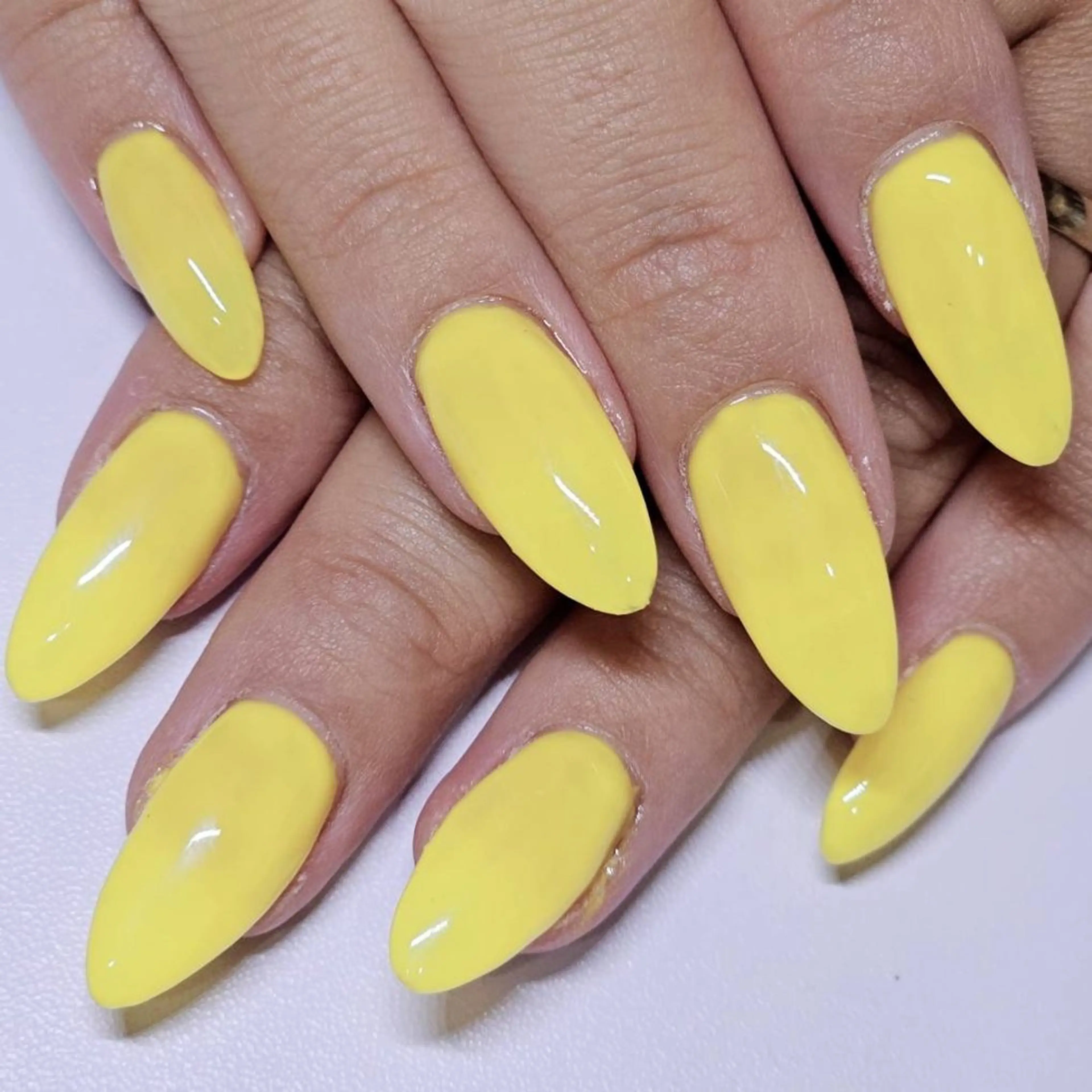 ネイル ワンカラーネイル 黄色 ハンドネイル よしだ ひろきのネイルデザイン