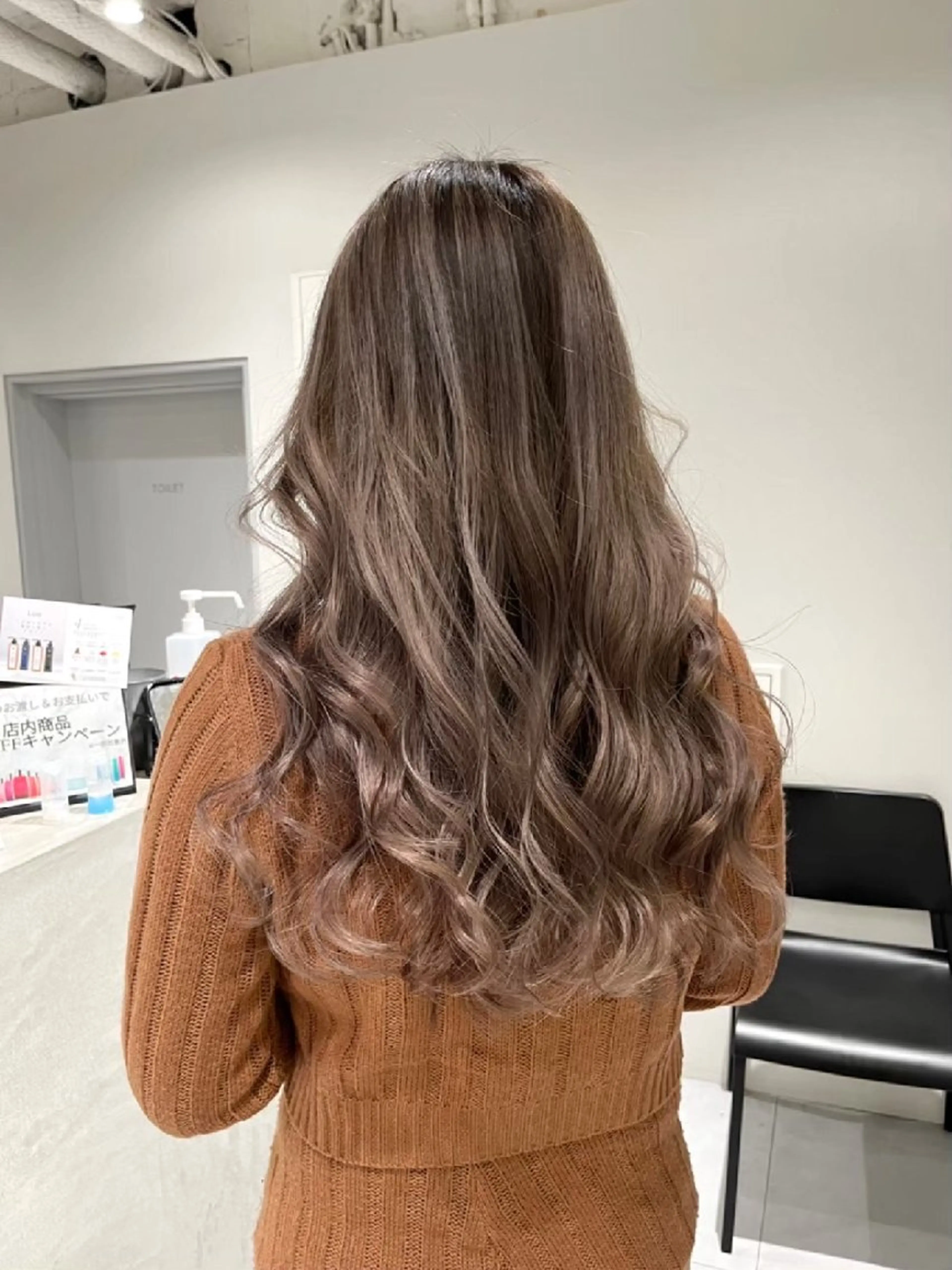 ロング ハイライト 髪質改善 韓国風ヘア レイヤーカット piLLon 心斎橋のヘアスタイル