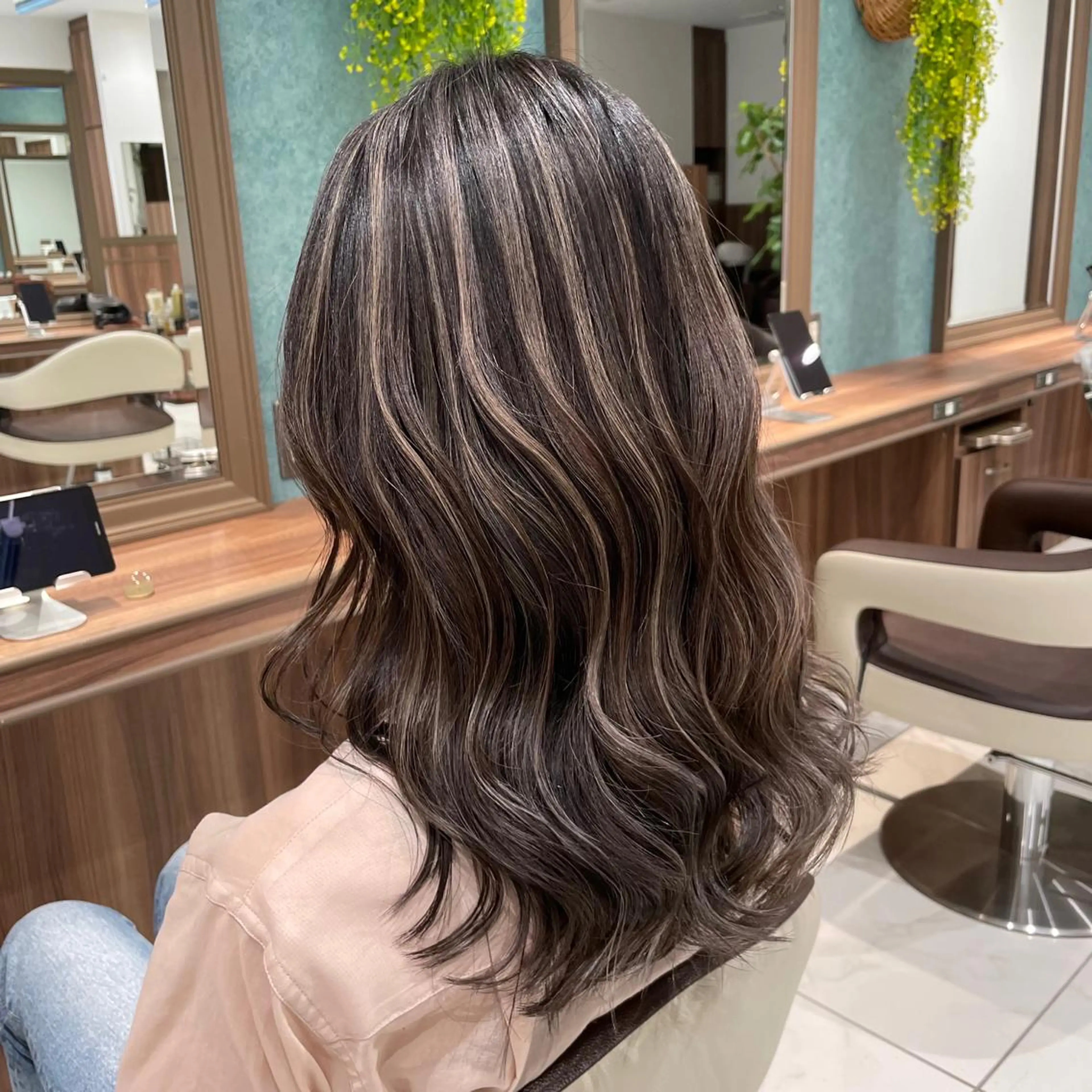 ミディアム カラー ヘアアレンジ ハイライトカラー ハイライト カット ヘアカラー 🇰🇷韓国ヘア★ 副店長.쿠리타⭐︎のヘアスタイル