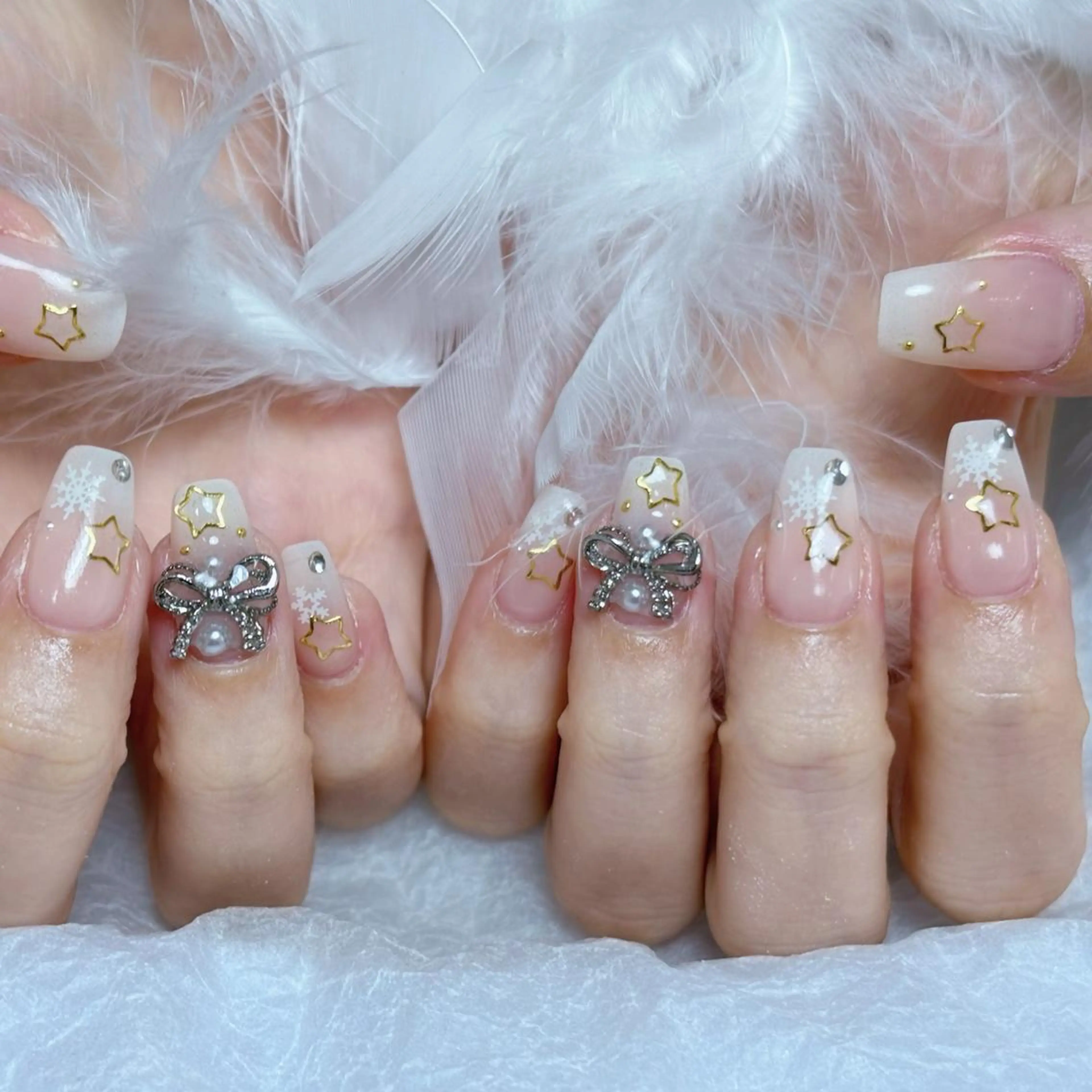 ネイル アートネイル オーロラネイル ガーリー キラキラネイル 韓国ネイル ハンドネイル Diamond NAIL💝のネイルデザイン