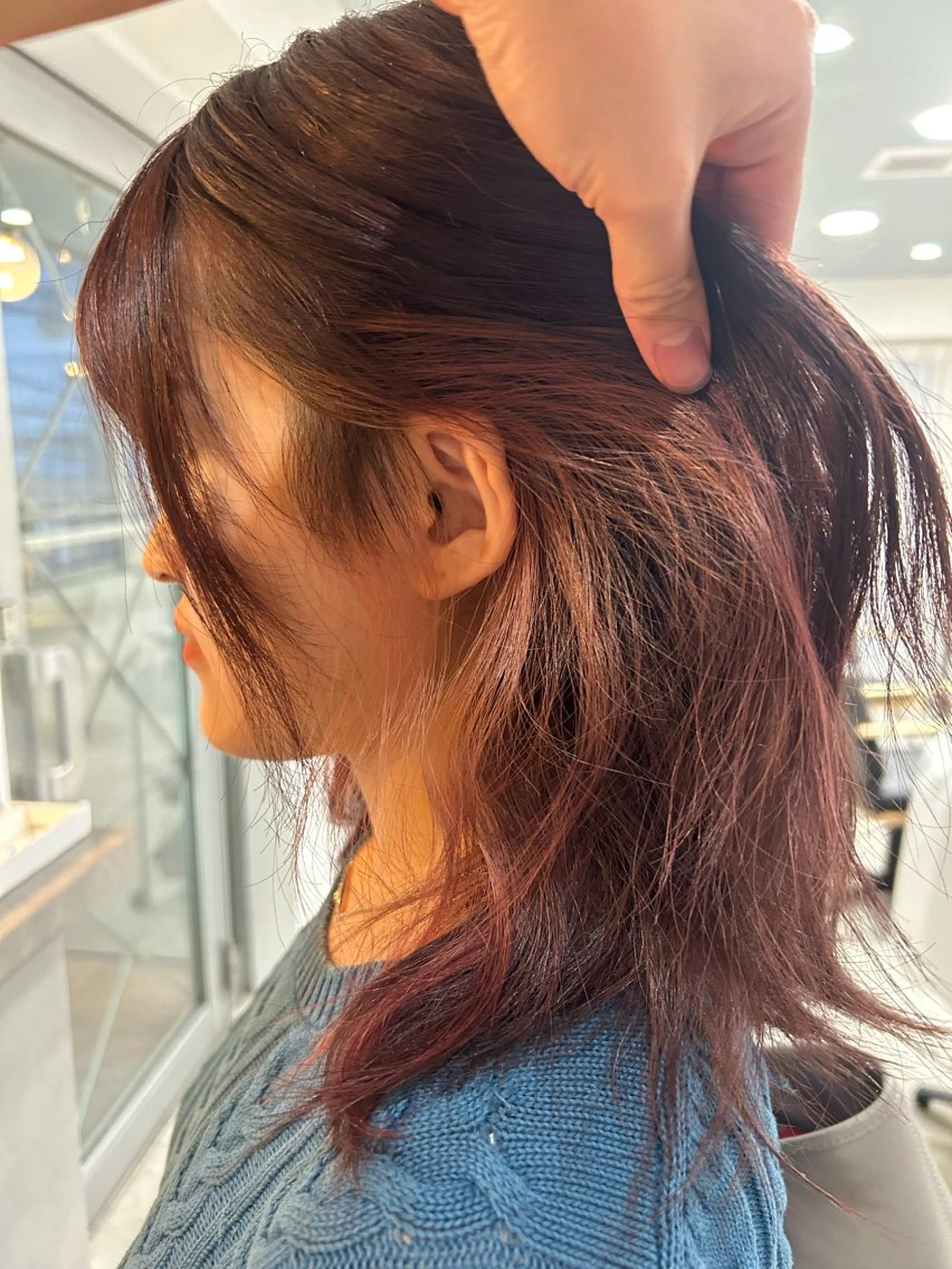 ミディアム カラー インナーカラー ピンクカラー sunny.所属・山岡 茉琳のヘアスタイル