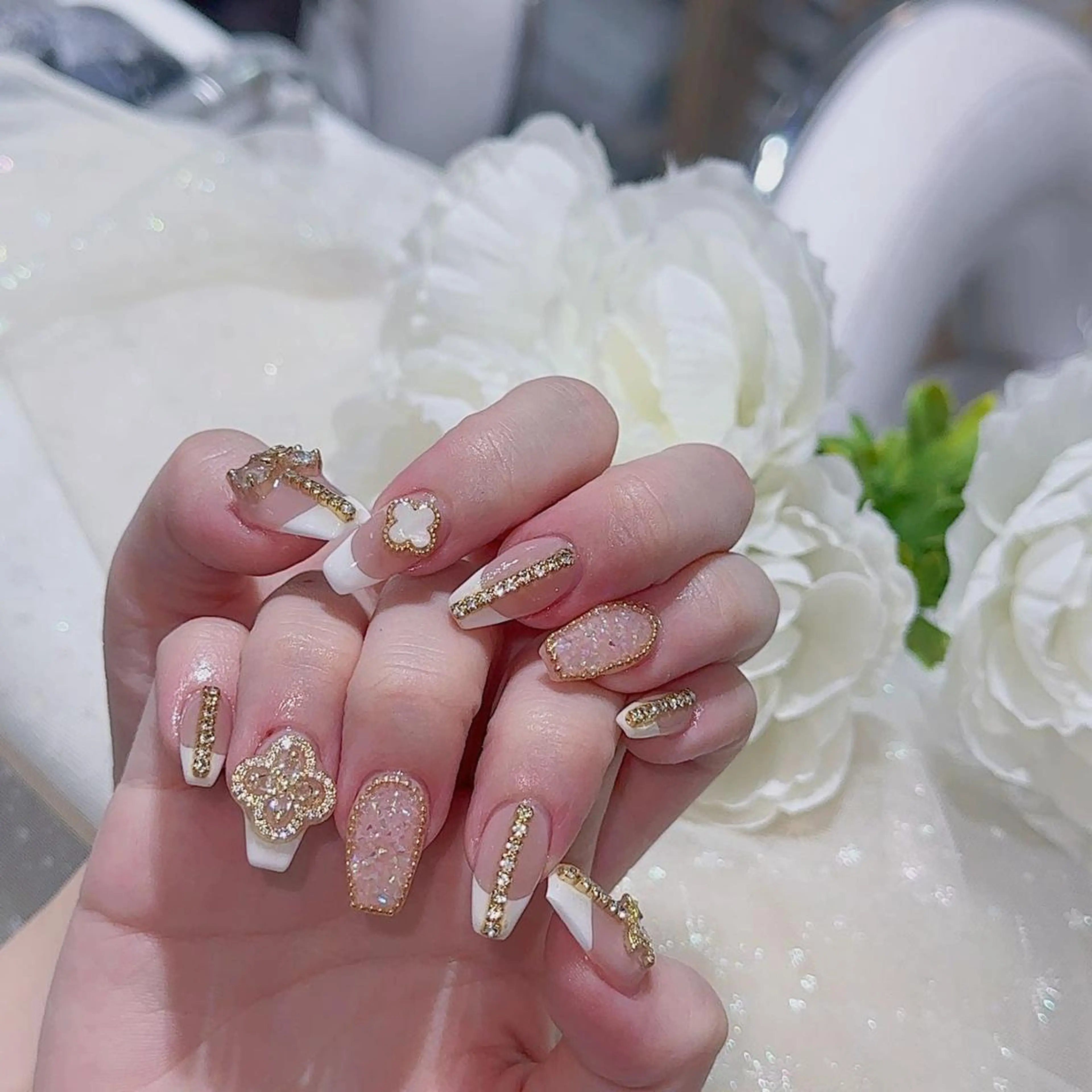 ネイル アートネイル 長さ出し ネイルチップ Queens マオのネイルデザイン