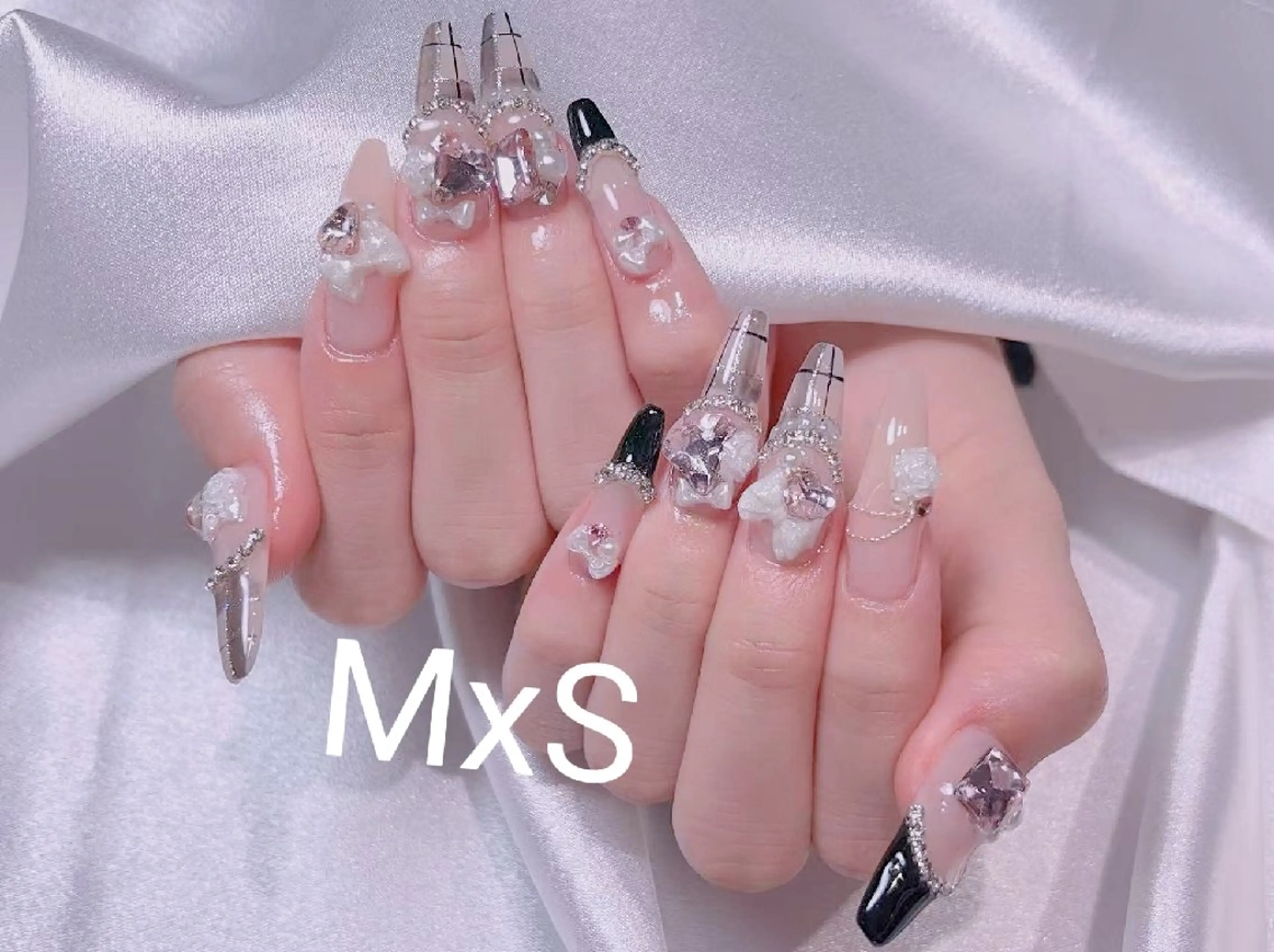 ネイル ハンドネイル ハンドケア MxS Nail(長さだし/フィルイン/マグネット/韓国ネイル/ワンホンネイル/ワンカラー)所属・MxS リィリィのネイルデザイン