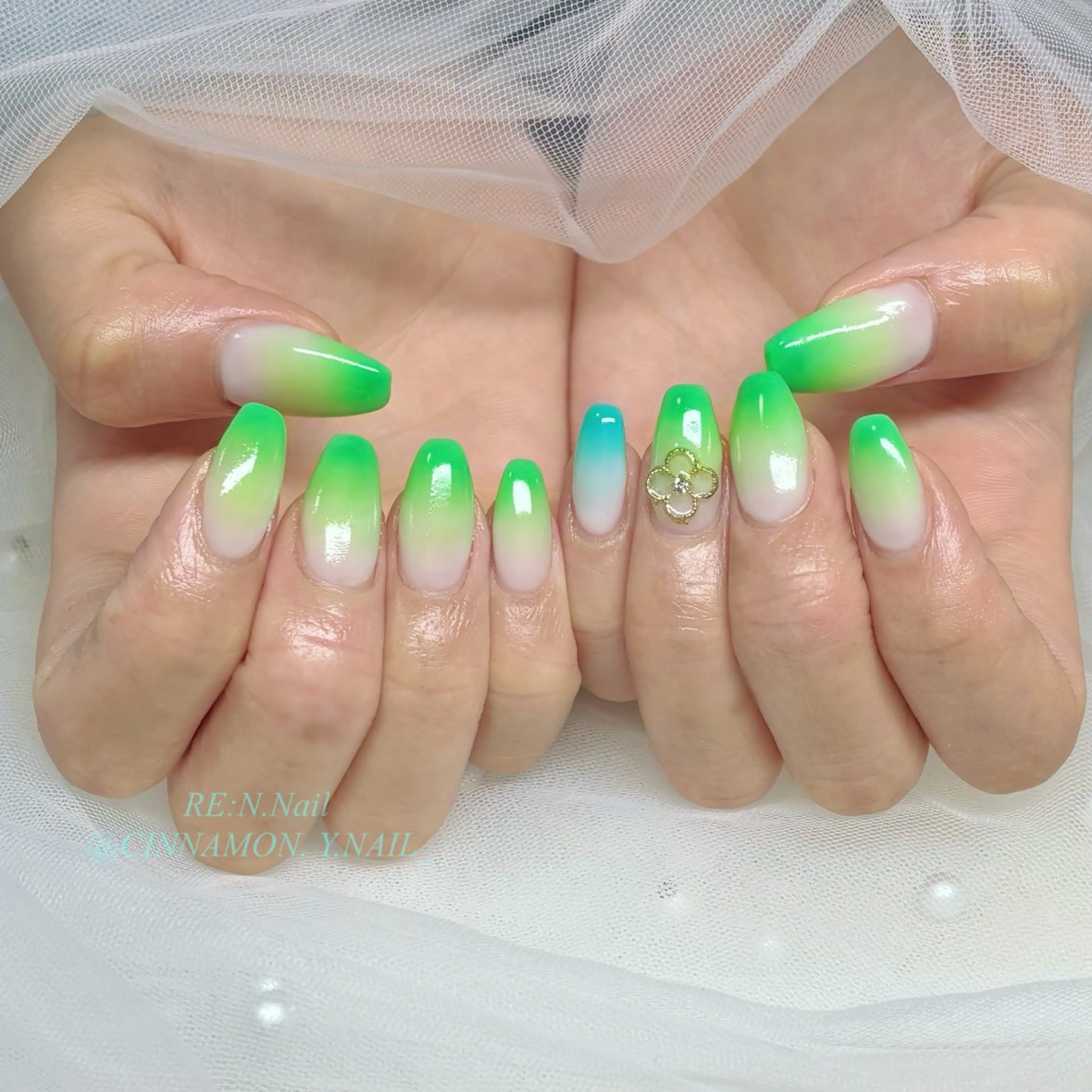 ネイル グラデーション ハンドネイル Yuna🩵 RE:N.Nailのネイルデザイン