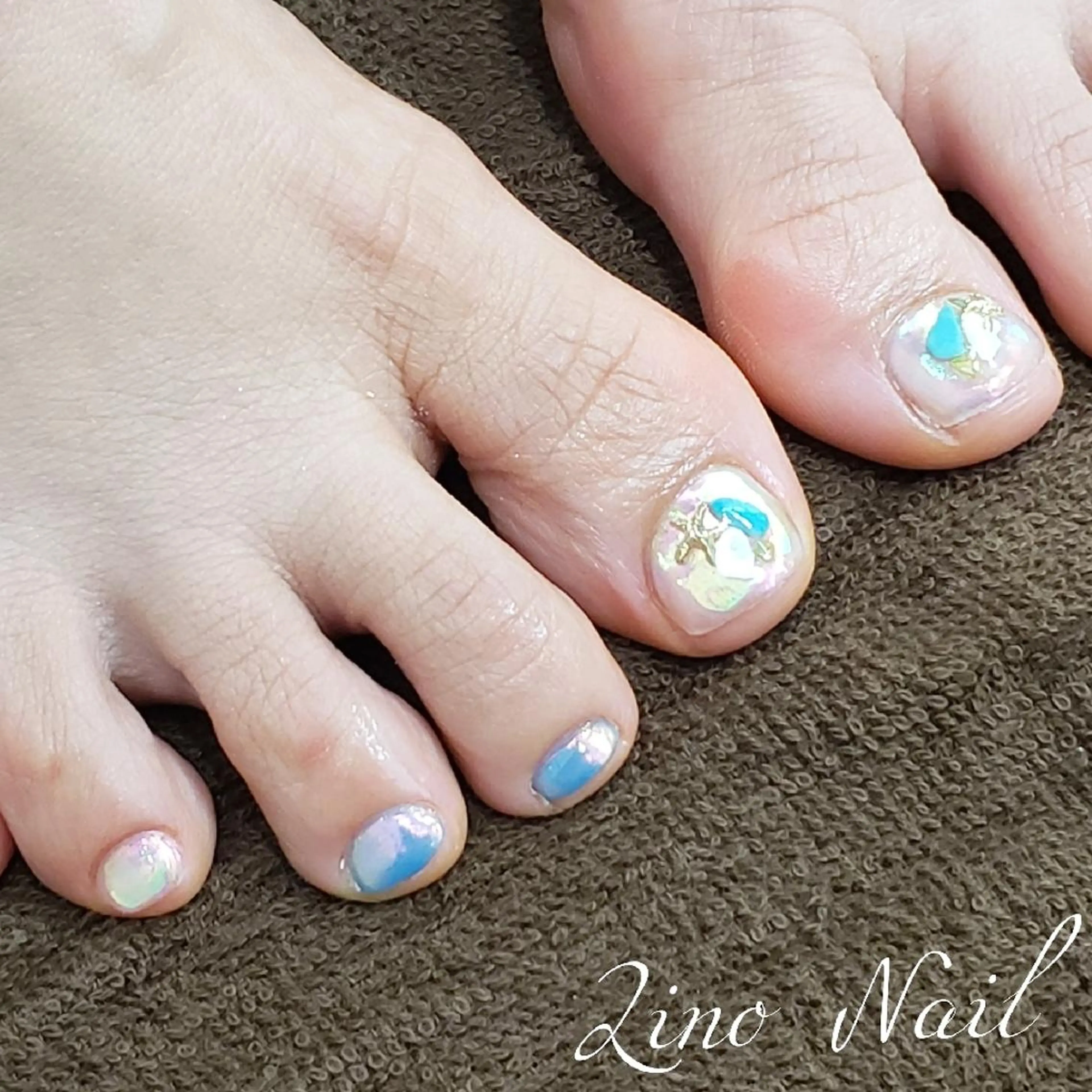ネイル オーロラネイル ブルー フットネイル ジェルネイル 氷ネイル・うるうるネイル フットネイル Lino Nailのネイルデザイン