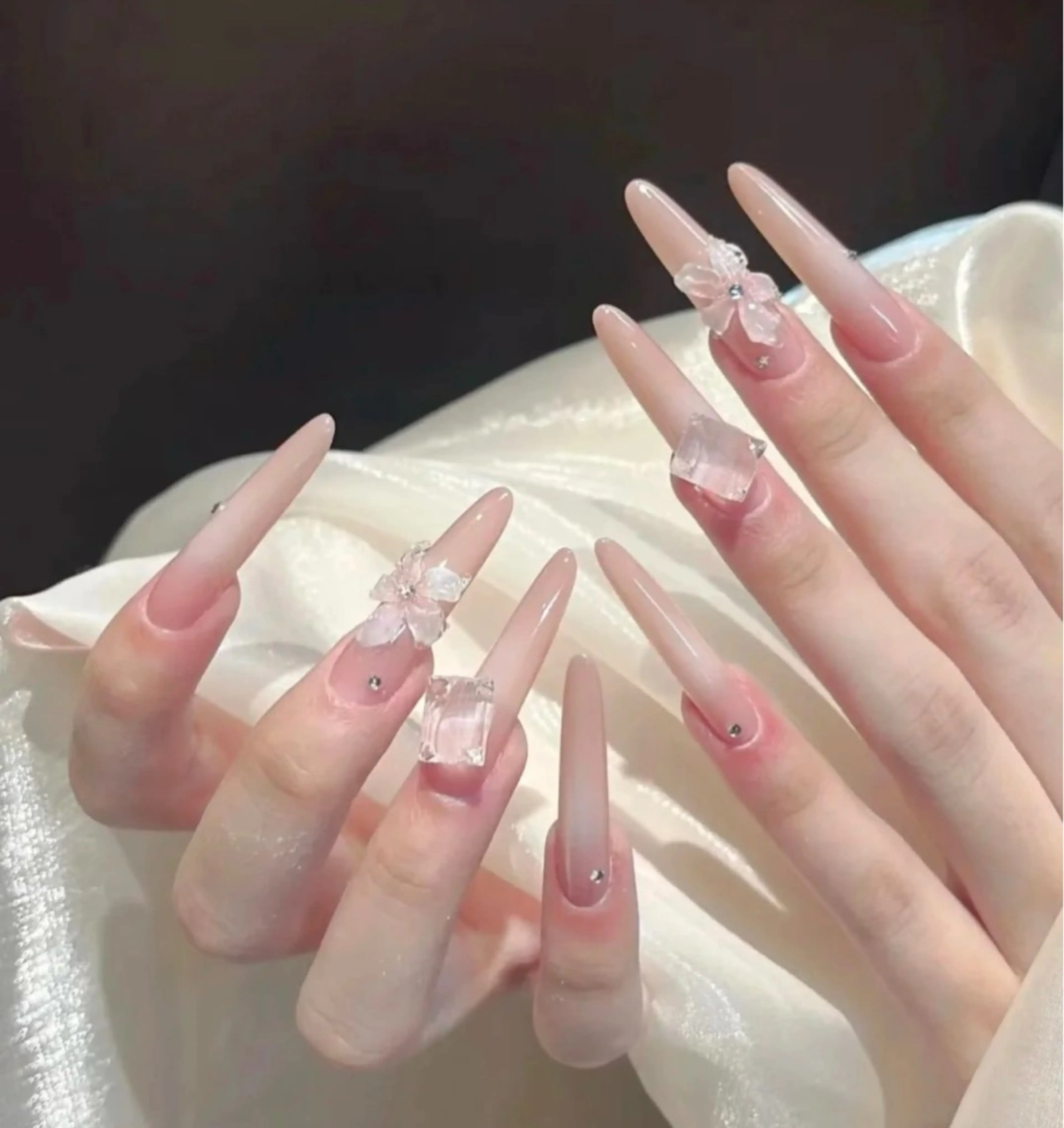 ネイル アートネイル チークネイル 長さ出し フラワーネイル ジェルネイル YK 美学院のネイルデザイン