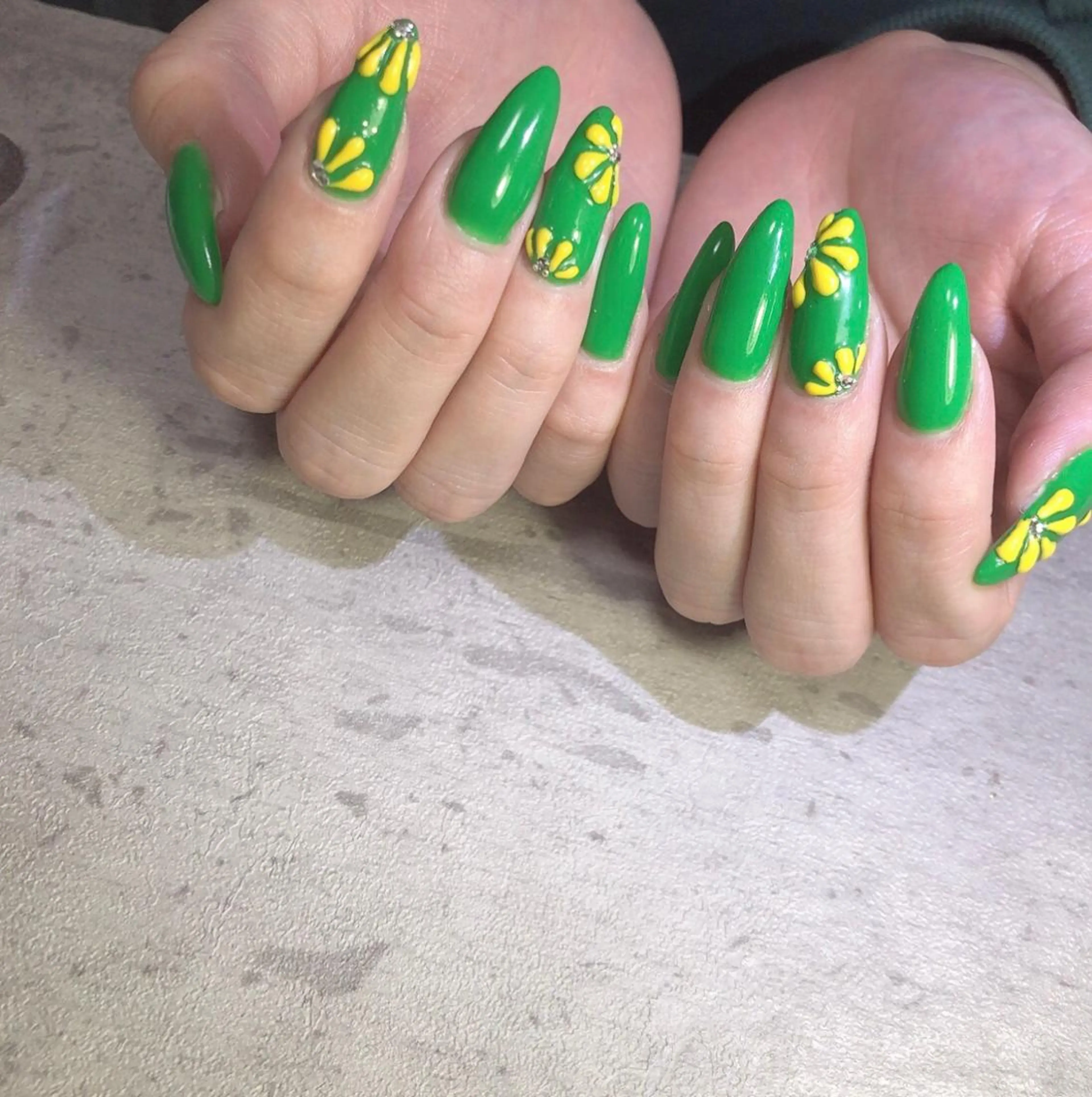 ネイル Iolite_ｱｲｵﾗｲﾄ所属・兼田 朋子のネイルデザイン