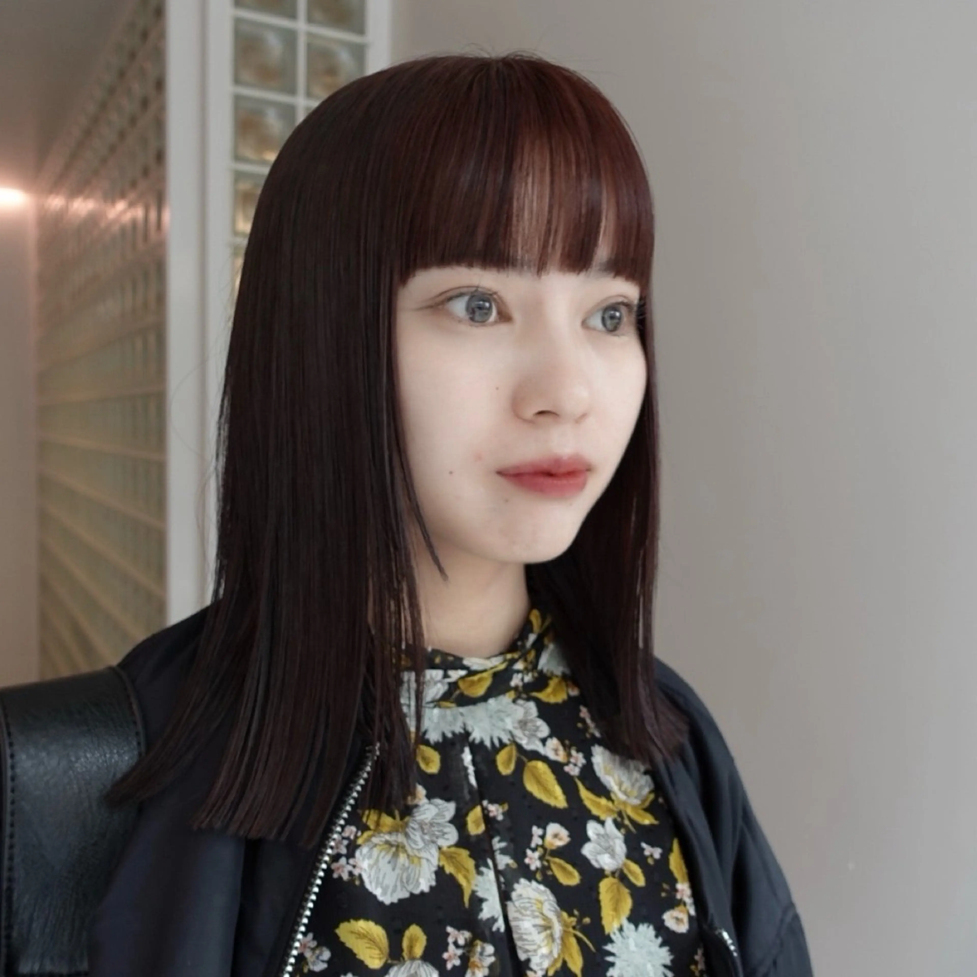 セミロング カラー ヘアアレンジ ブリーチ ブリーチなしカラー レッドカラー カット ヘアカラー 🌐サトウ リョウ🌐のヘアスタイル