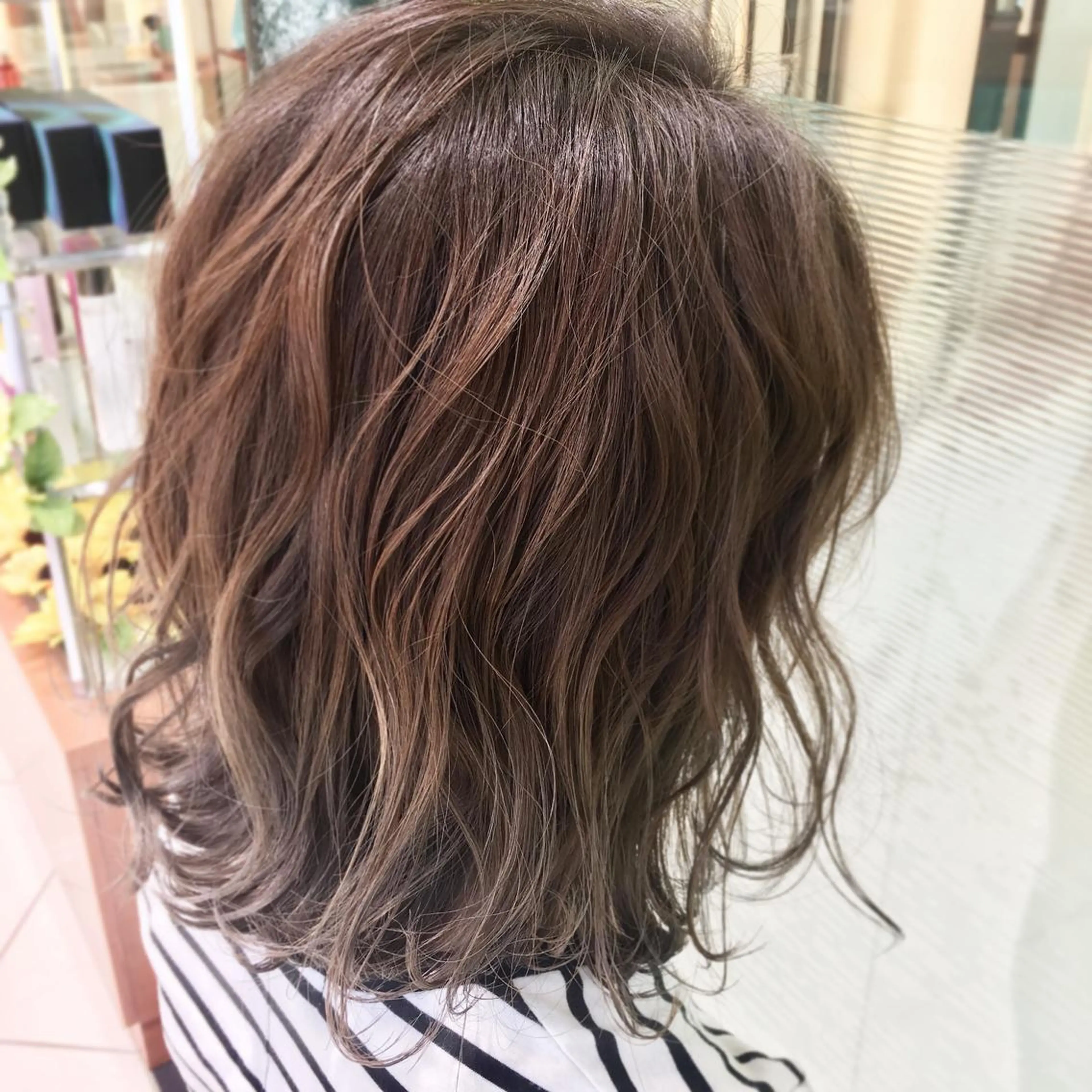 ショート カラー バレイヤージュ グレージュ レイヤーカット カット ヘアカラー N° jillva ♦️川端裕司♦️のヘアスタイル