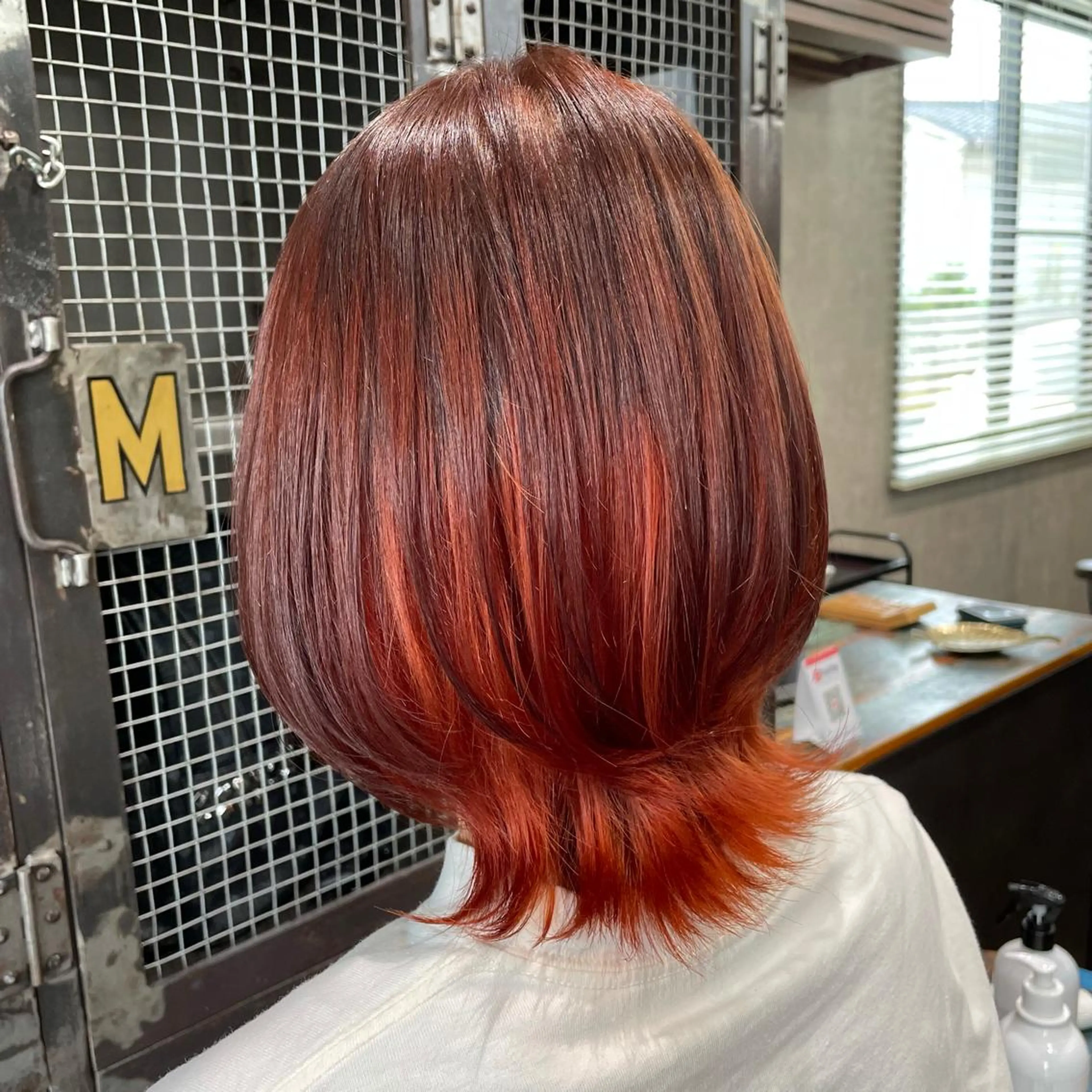 ショート カラー インナーカラー オレンジ BUBBLES所属・山本 琴乃🦭のヘアスタイル