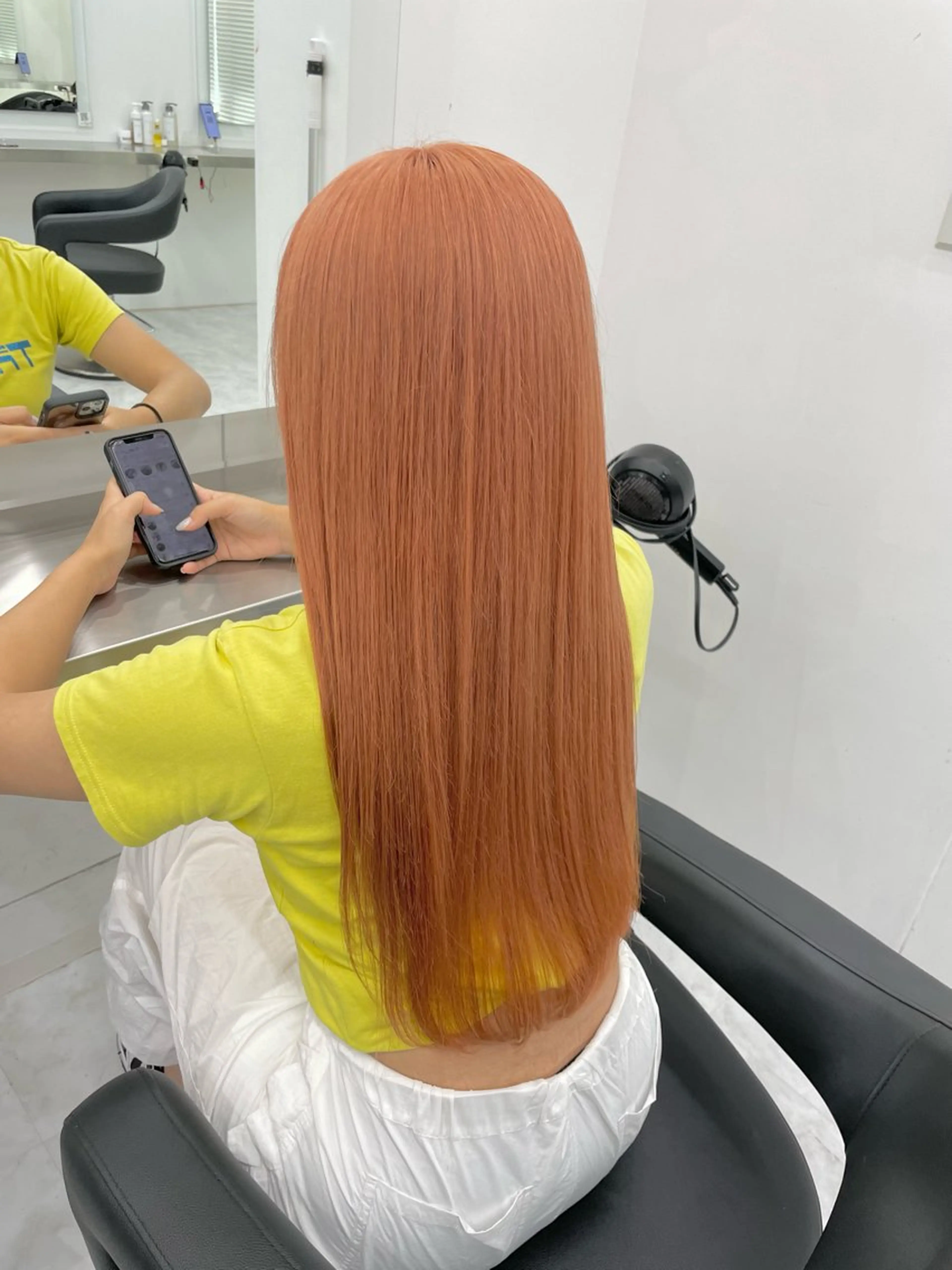 ロング カラー ヘアカラー トリートメント ヘッドスパ ヘアセット 透明感/グレージュ/ ミルクティー/ユウトのヘアスタイル