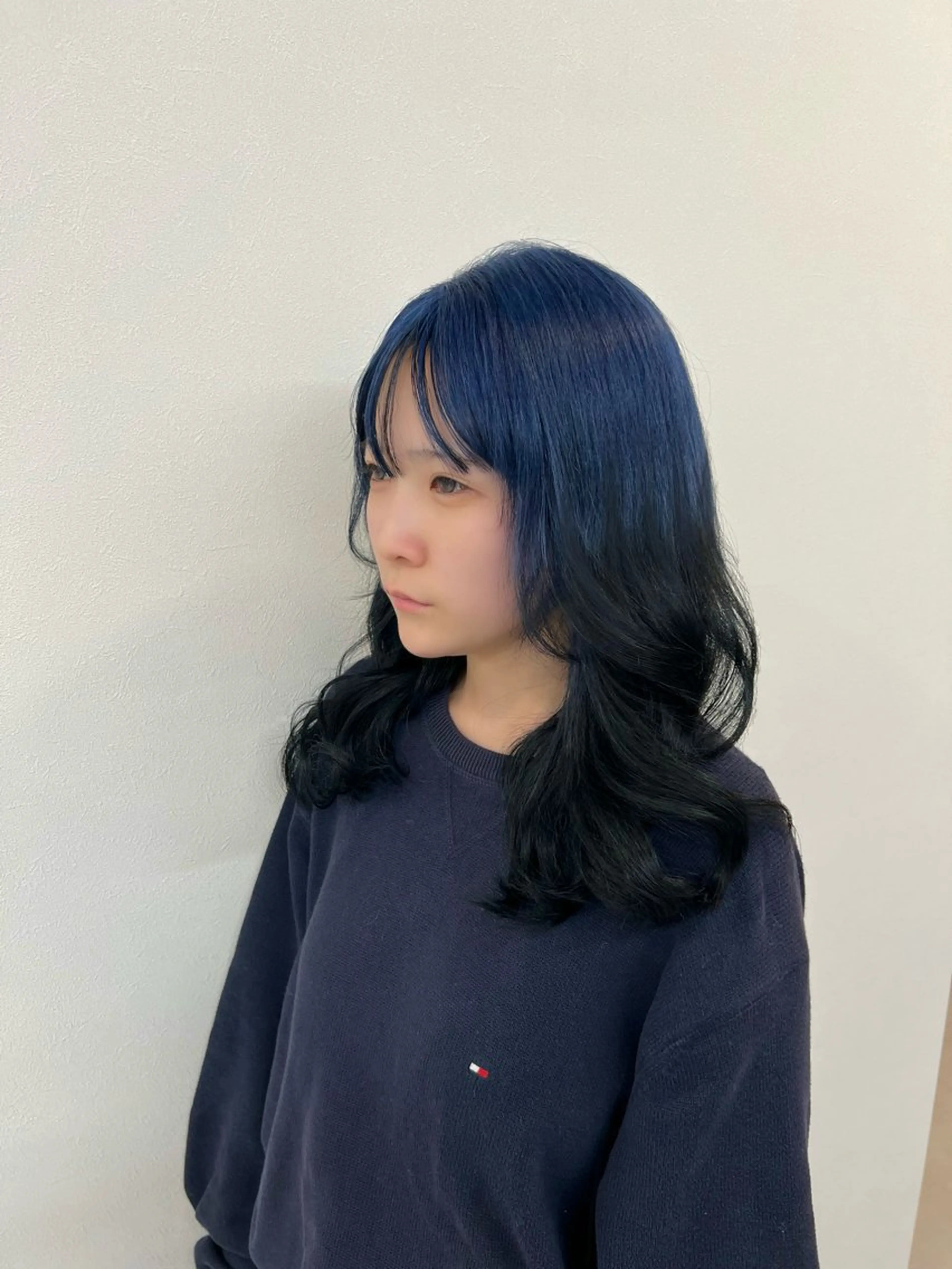 セミロング カラー 黒髪 ブルーカラー ヘアカラー ブリーチカラー🦋‪ 田中さくらのヘアスタイル