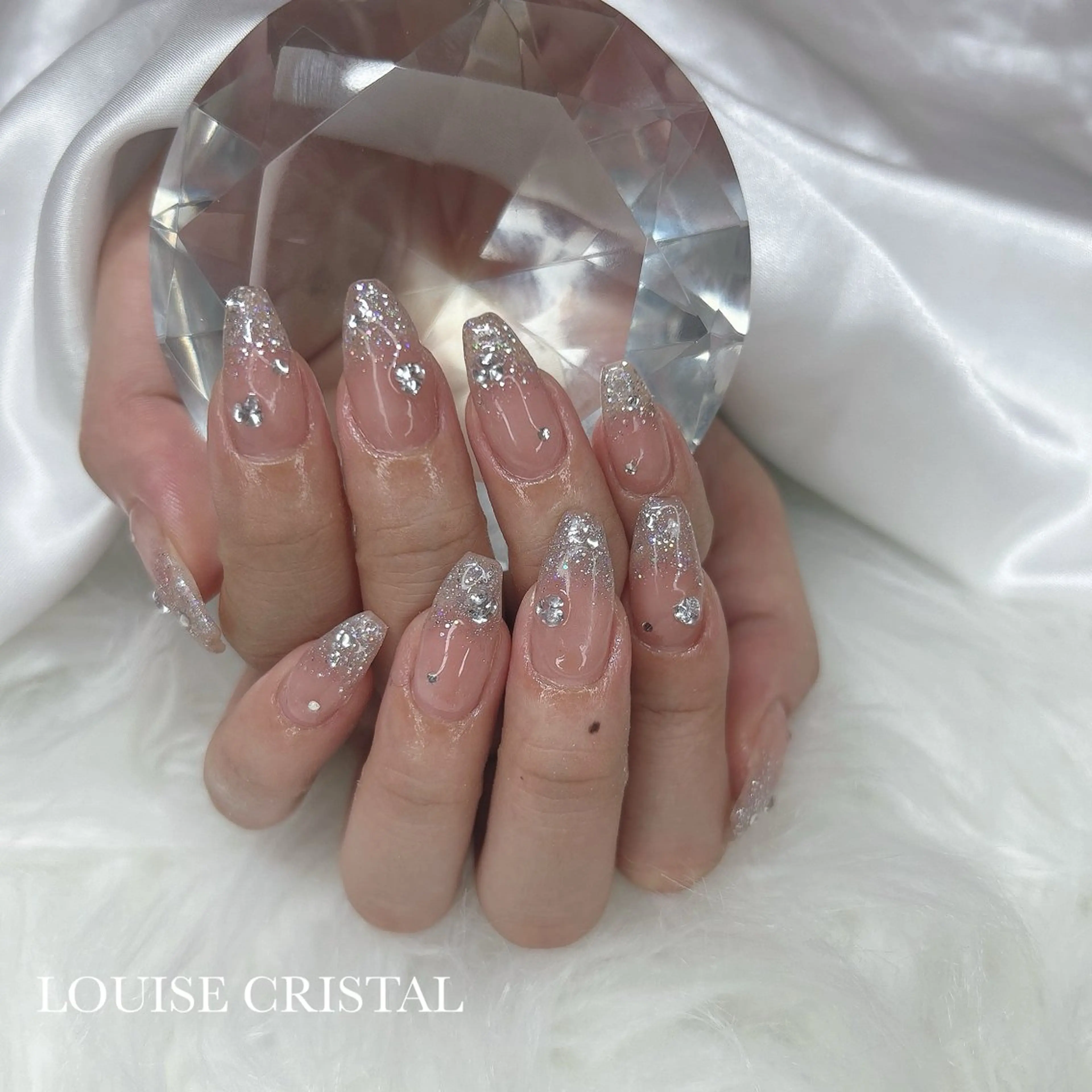 ネイル ハンドネイル LOUISE CRYSTALのネイルデザイン