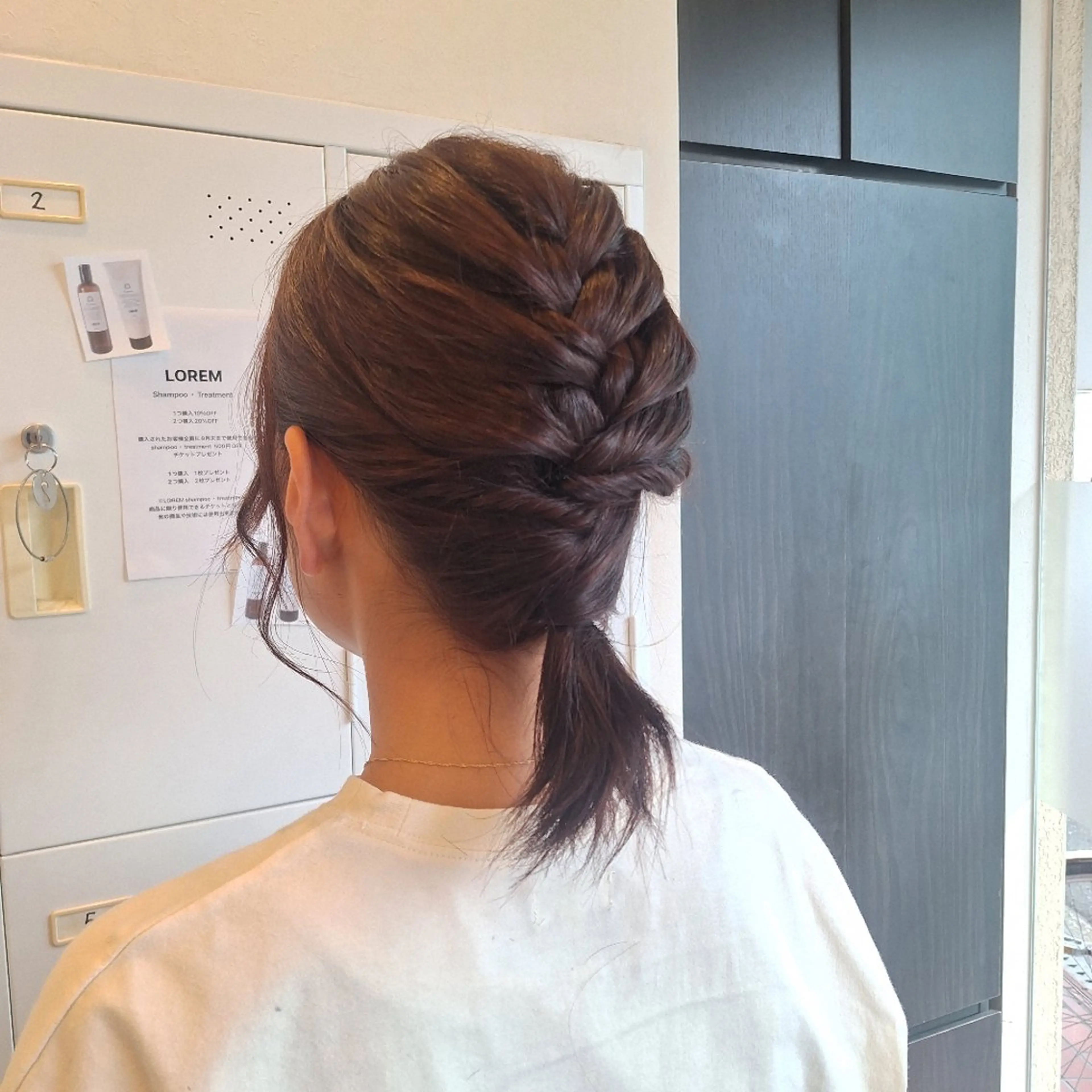 ミディアム カラー LOREM rei のヘアスタイル