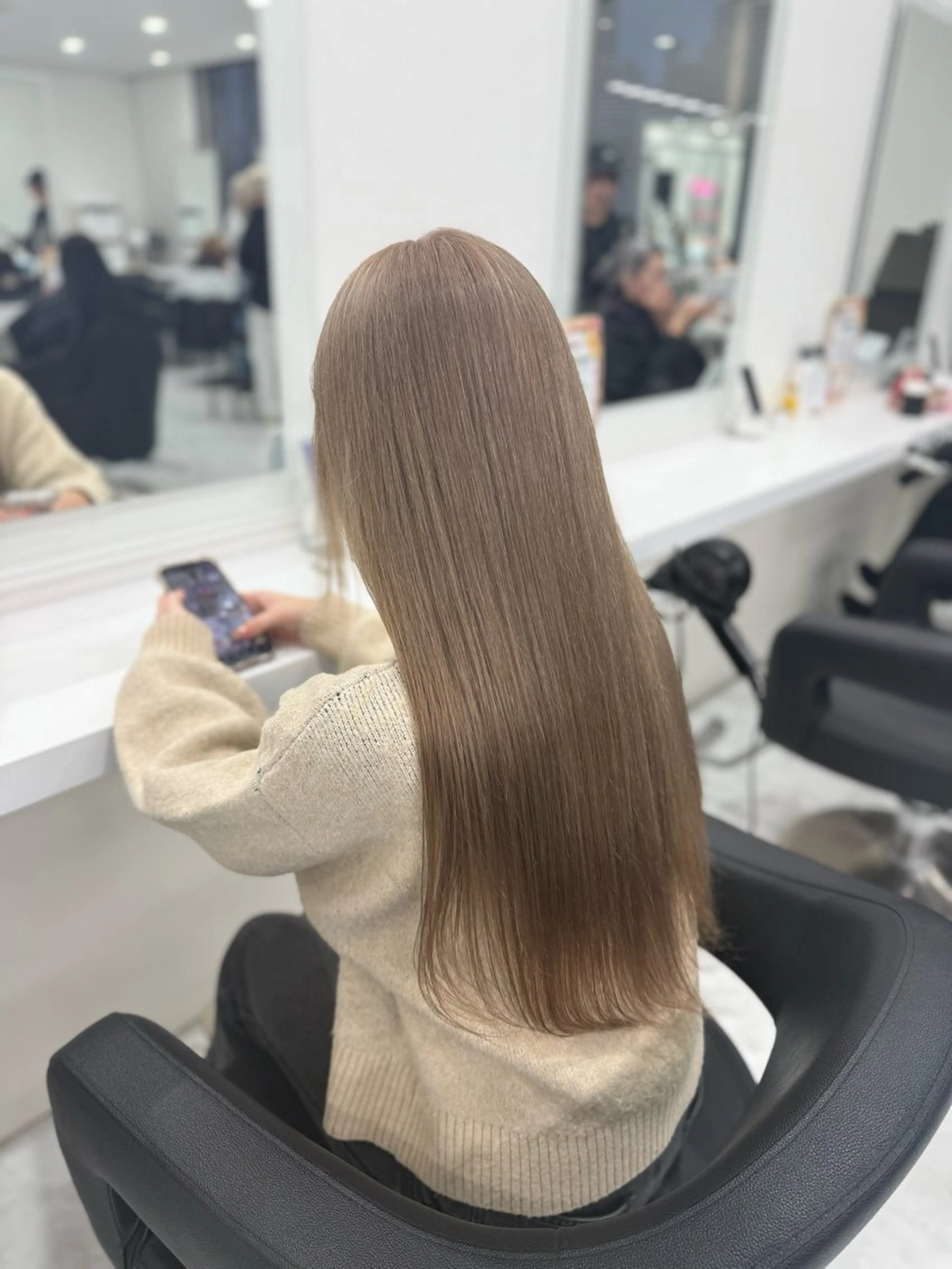 ロング カラー ベージュカラー ミルクティーベージュ ブリーチなし🌼トレ ンド🌼似合わせのヘアスタイル