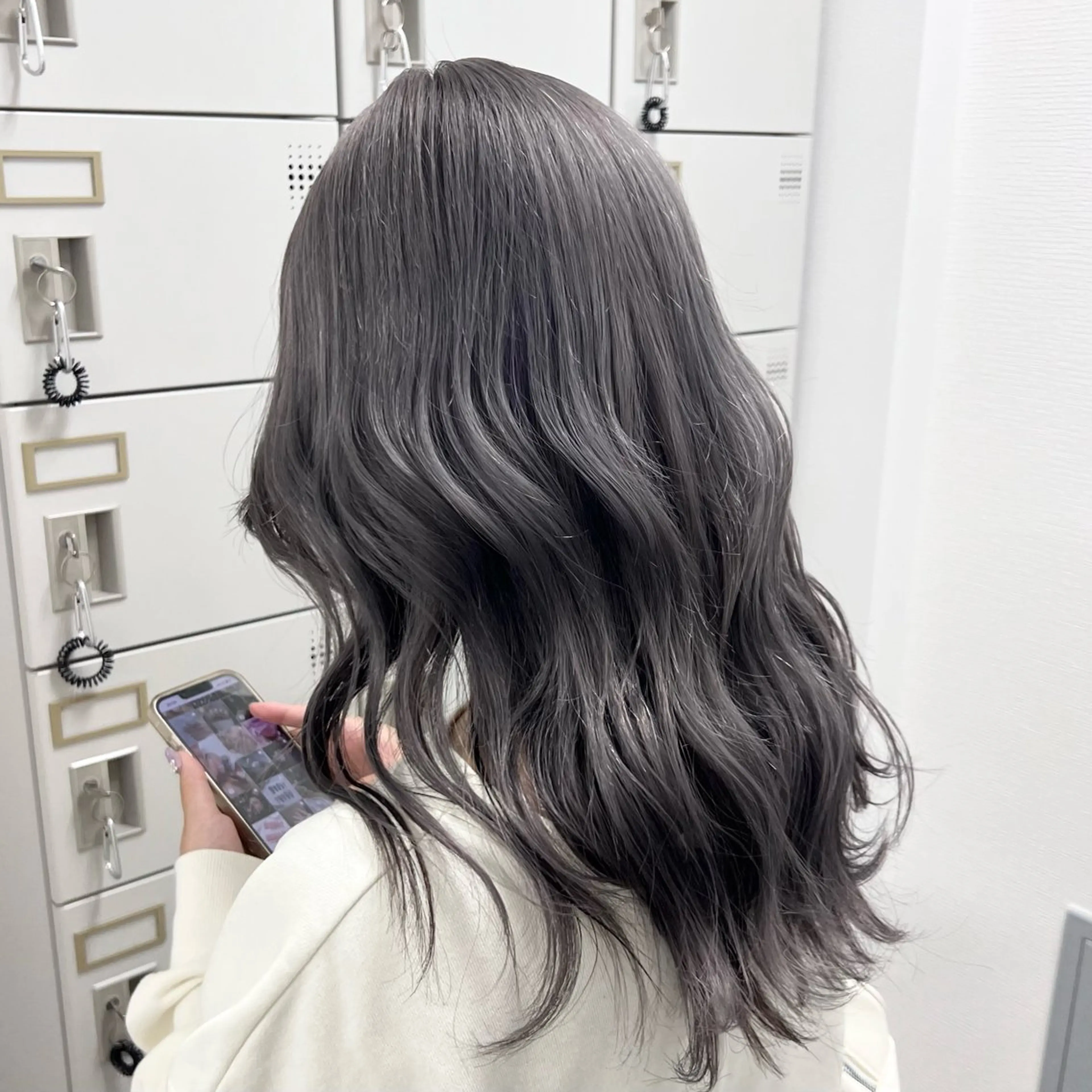 セミロング カラー 透明感カラー シルバー ヘアカラー トリートメント ヘアセット 艶髪グレージュ特化/ CHIKARAのヘアスタイル