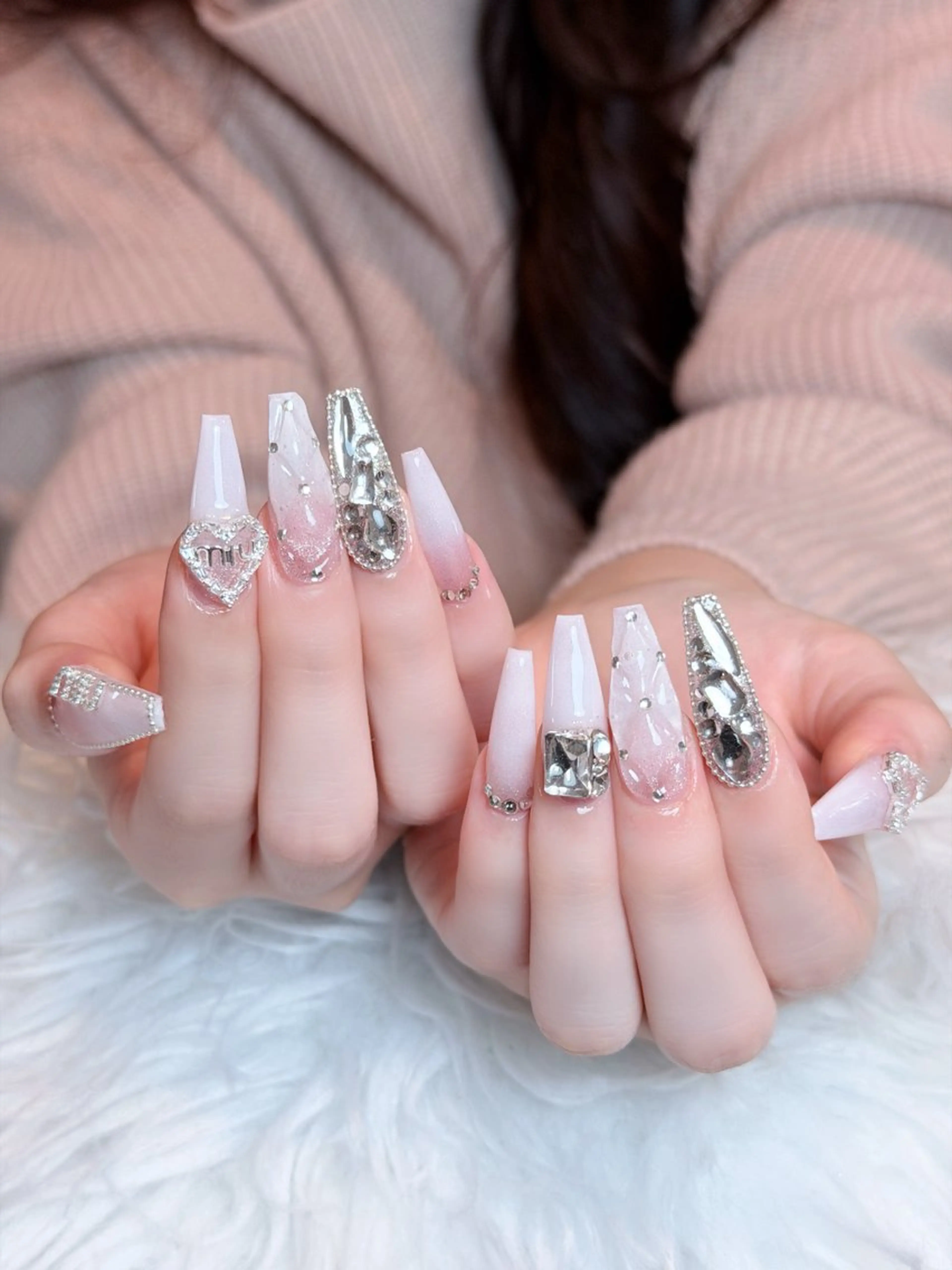 ネイル オーロラネイル ボルドー ブラウン 氷ネイル・うるうるネイル キラキラネイル ハンドネイル Julli NailStudioのネイルデザイン