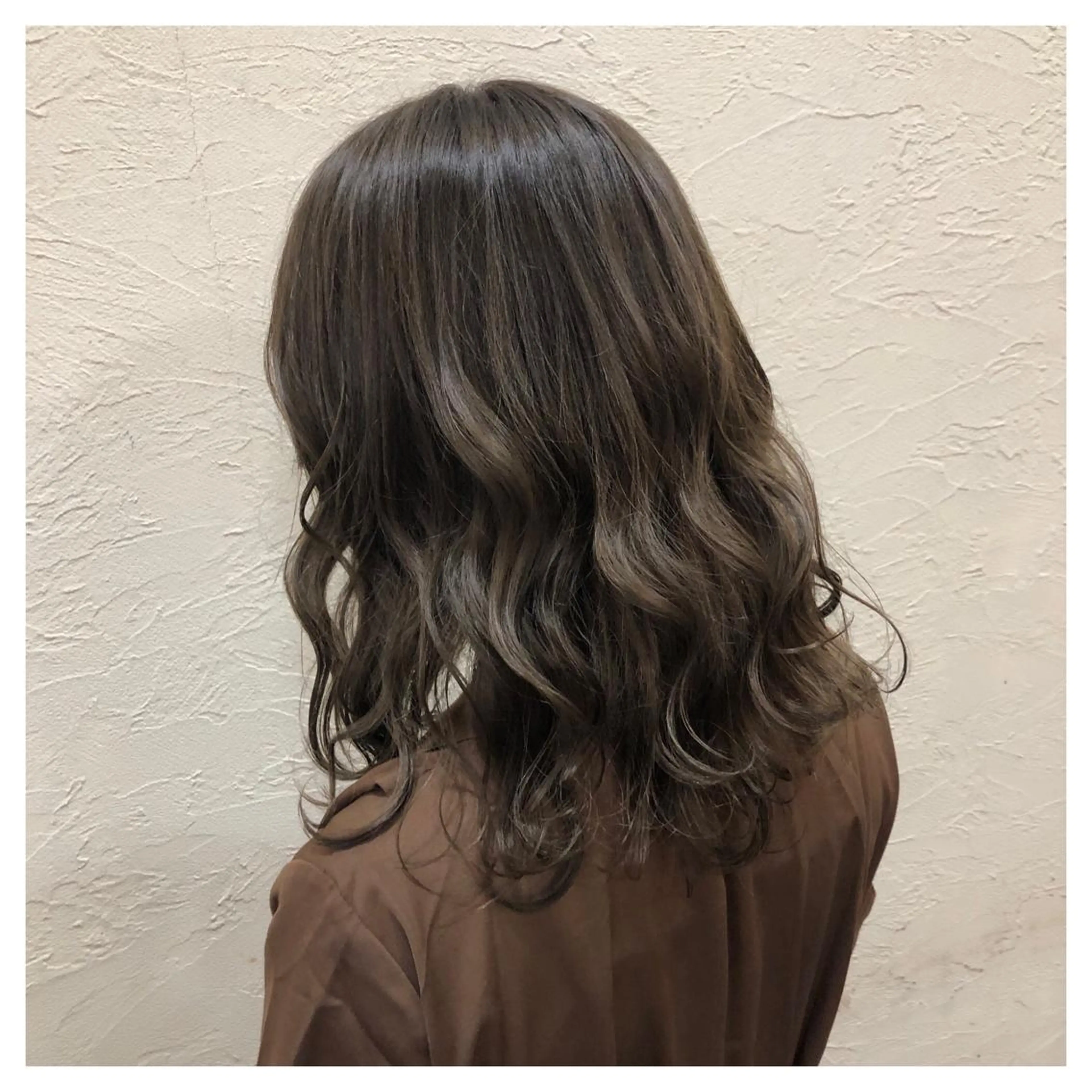 セミロング カラー ベージュカラー カット ヘアカラー トリートメント ENIF ヤマグチアツコのヘアスタイル