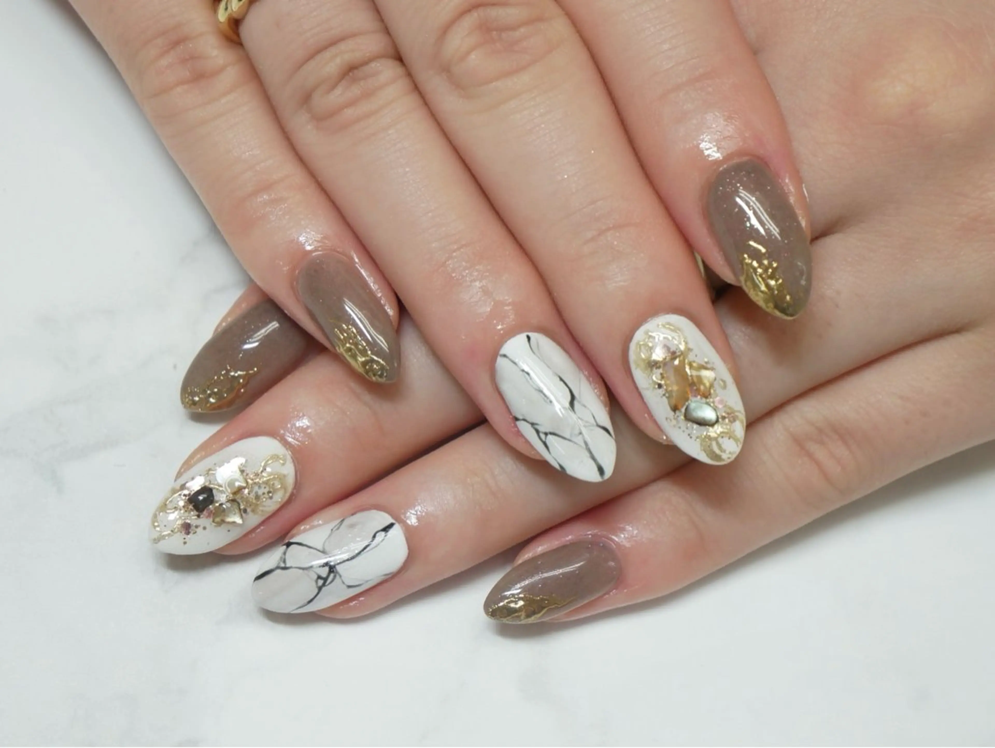 ネイル アートネイル レイジー スワンのネイルデザイン