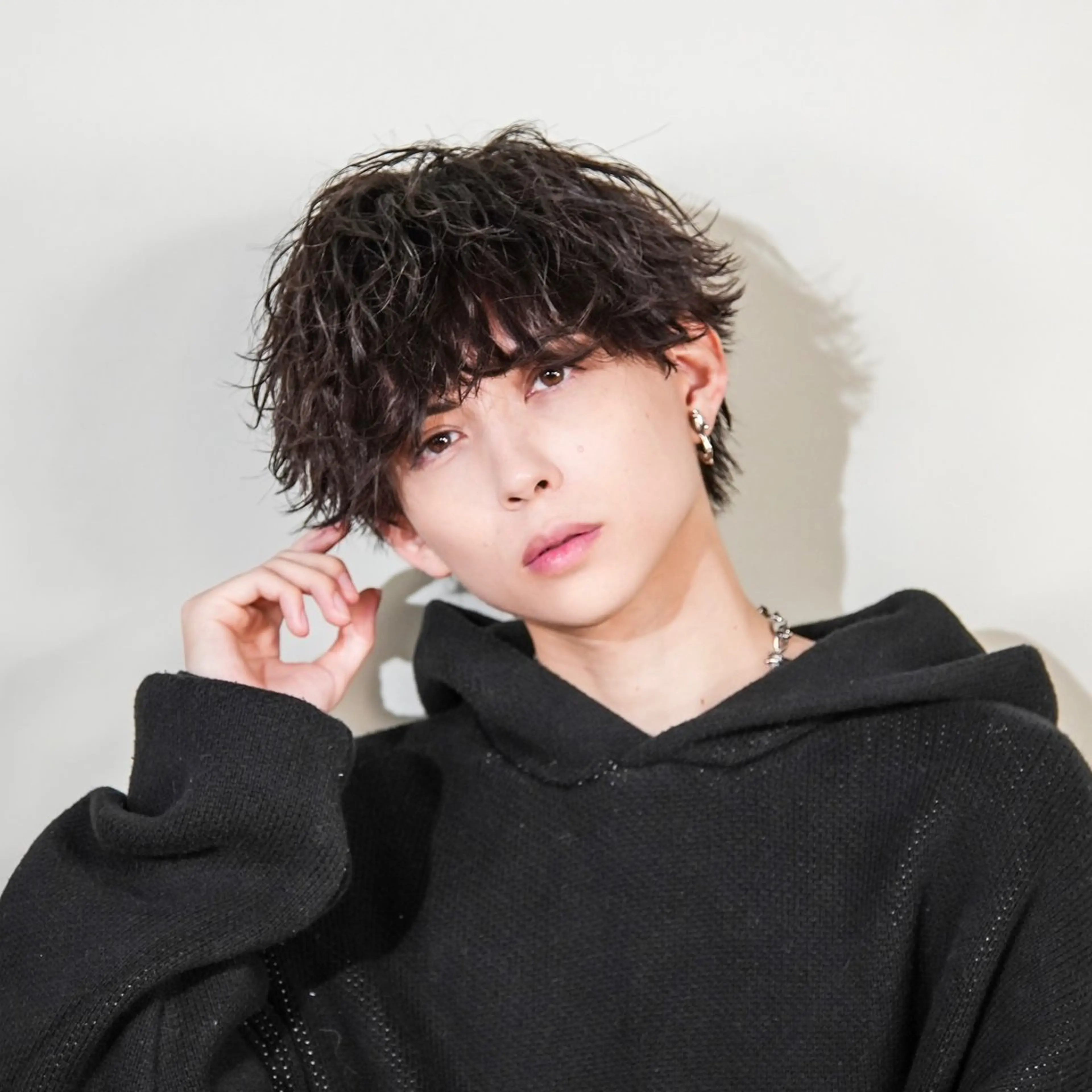 ショート カラー パーマ メンズ 黒髪 カット パーマ 🔥メンズ🔥かっこ いいが正義！代表柿崎のヘアスタイル