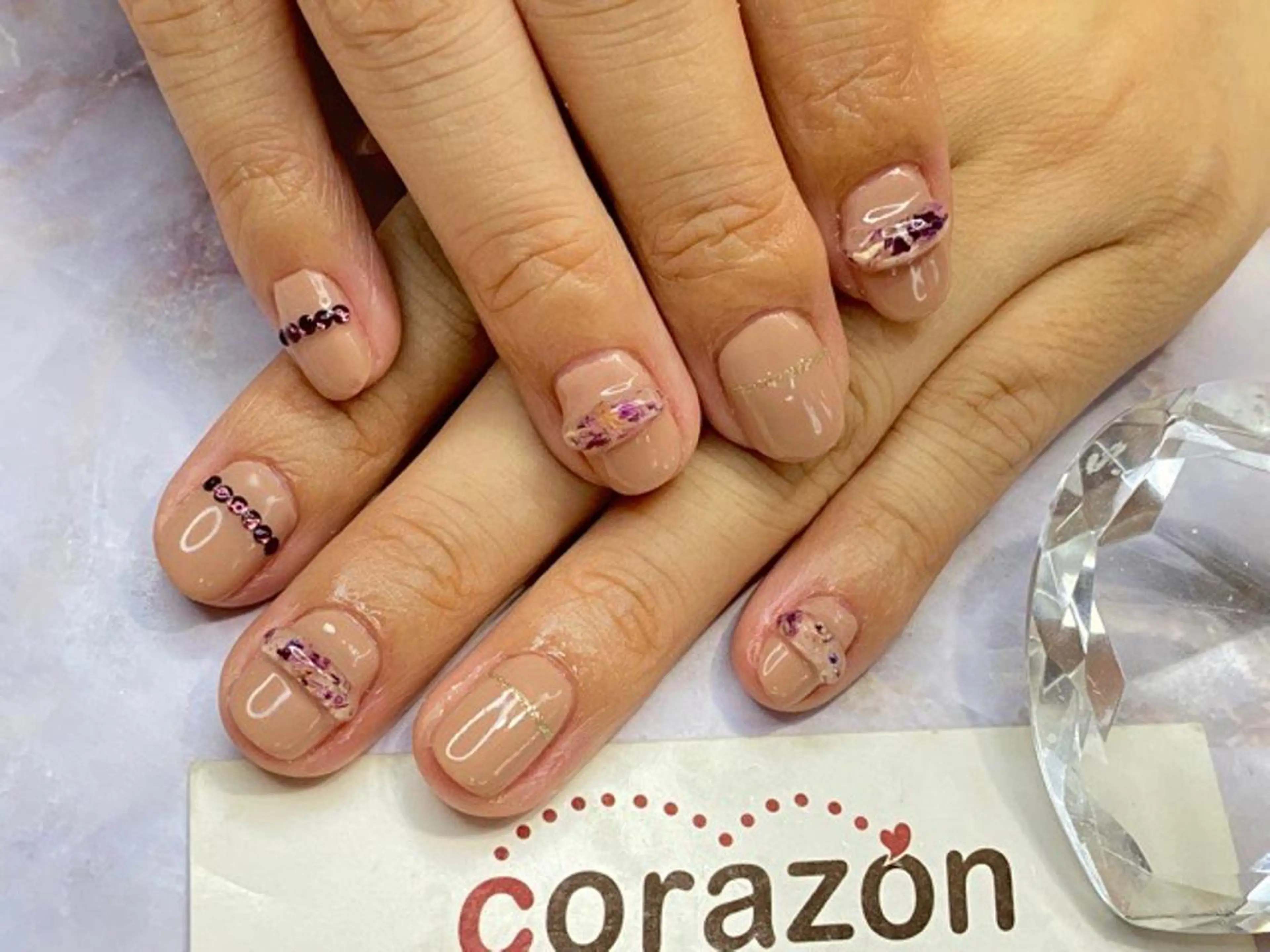 ネイル アートネイル フラワーネイル パープル ストーンネイル corazon所属・ネイリスト aicoのネイルデザイン