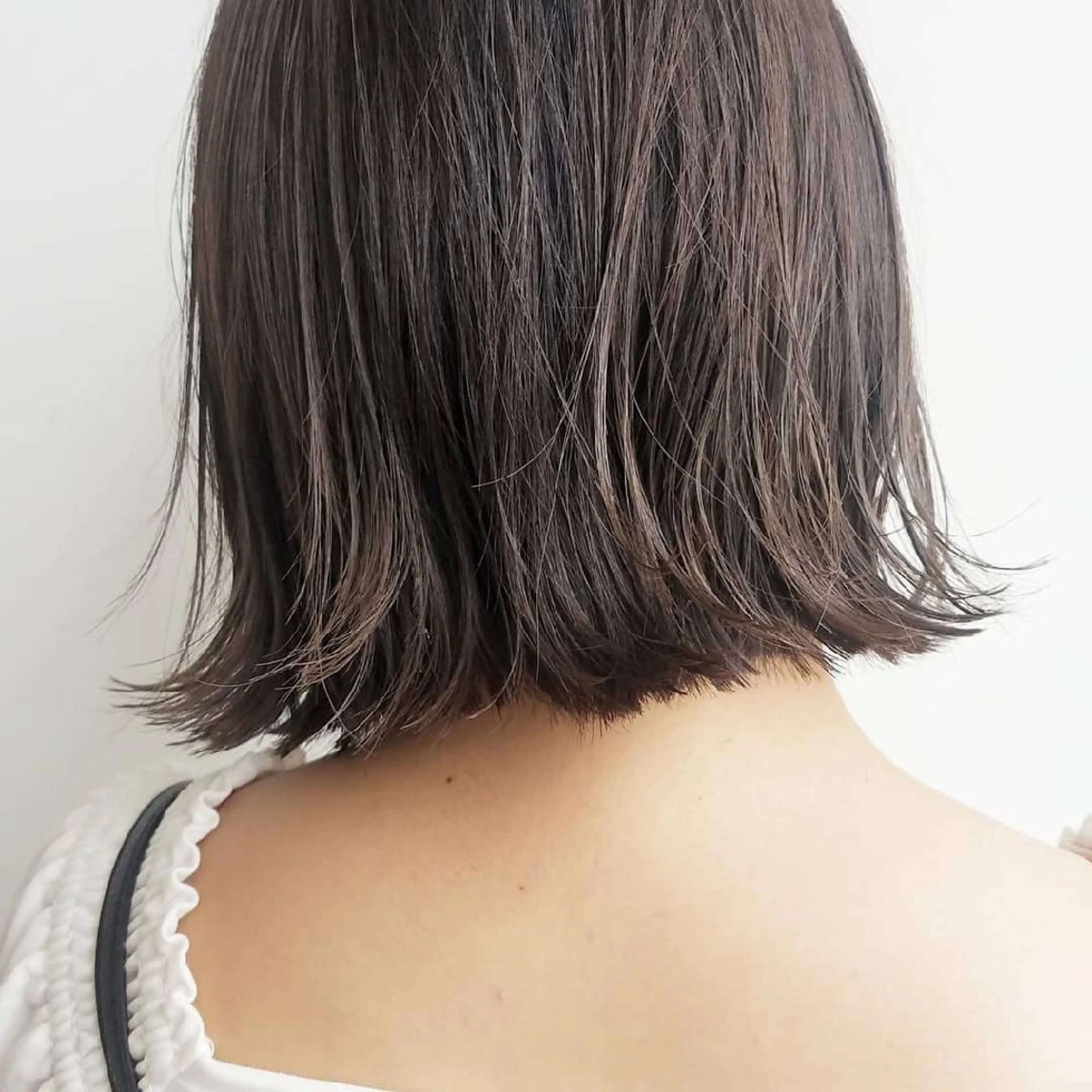 ショート カラー パーマ 切りっぱなしボブ ボブ iplus✴ まつげ、眉毛、耳つぼのマツエク・マツパデザイン