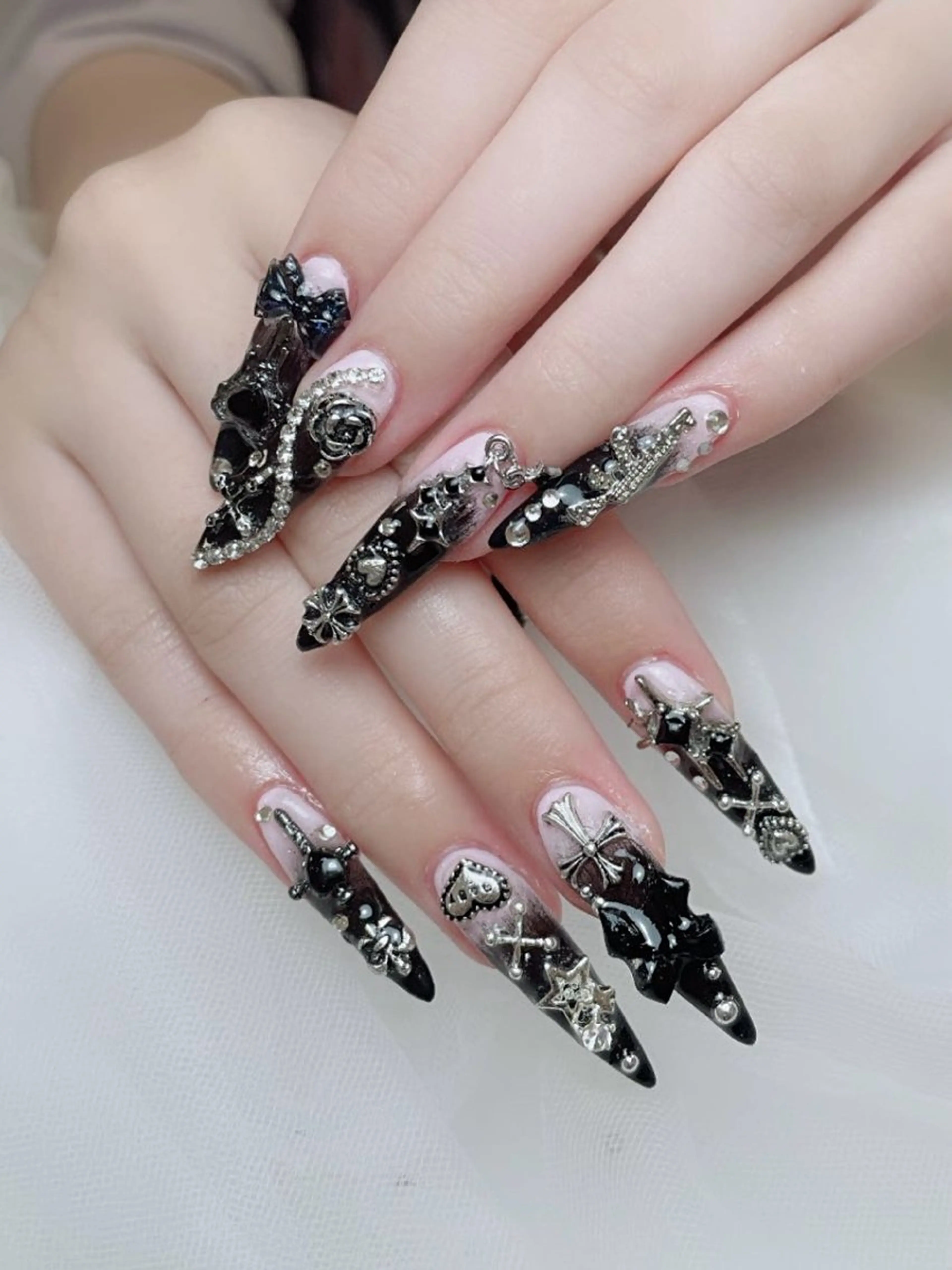 ネイル フレンチネイル ジェルネイル ハート 韓国ネイル マグネットネイル ハンドネイル ネイルサロン lotusのネイルデザイン