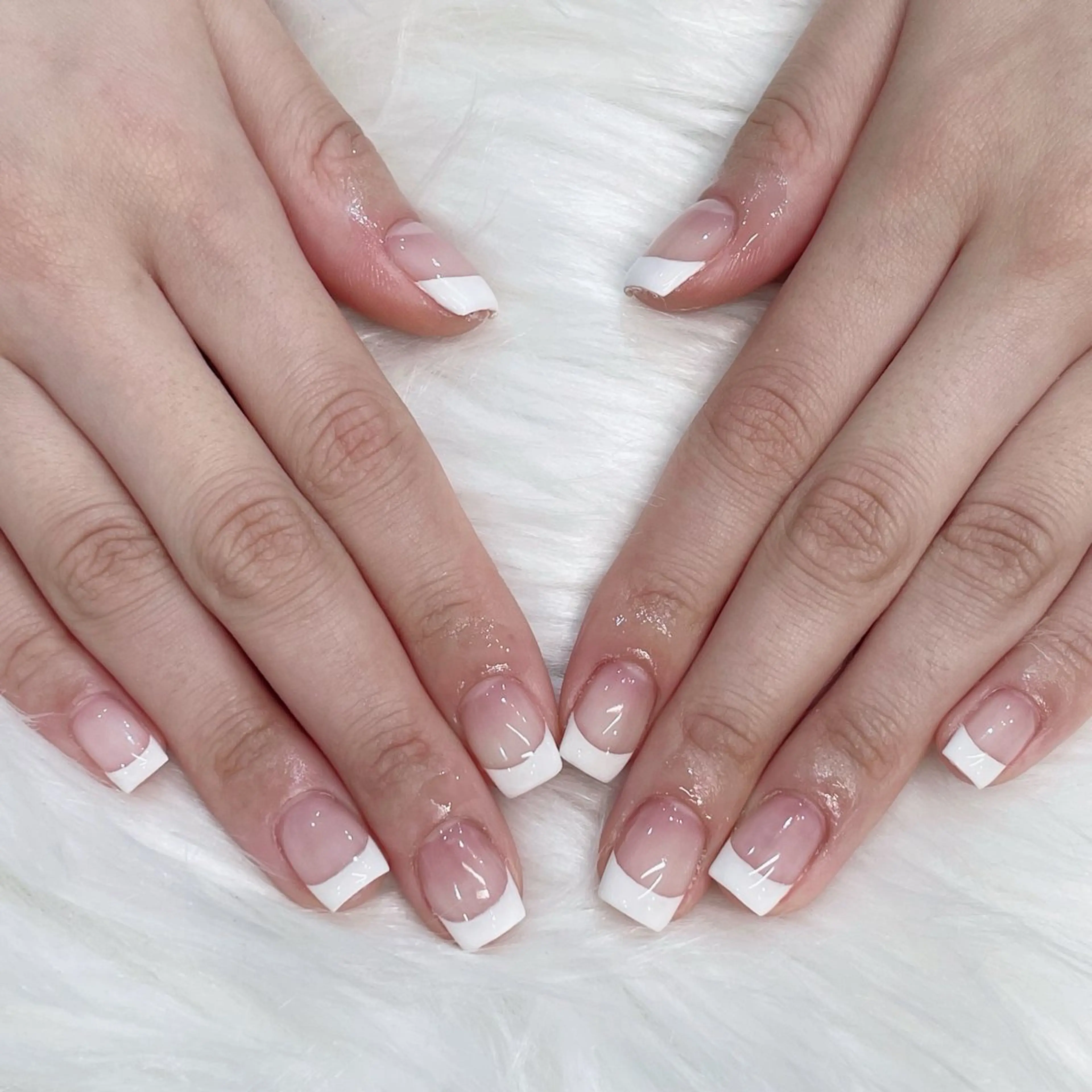 ネイル フレンチネイル エリクサーネイル池袋店所属・エリクサーネイル池袋 大槻のネイルデザイン